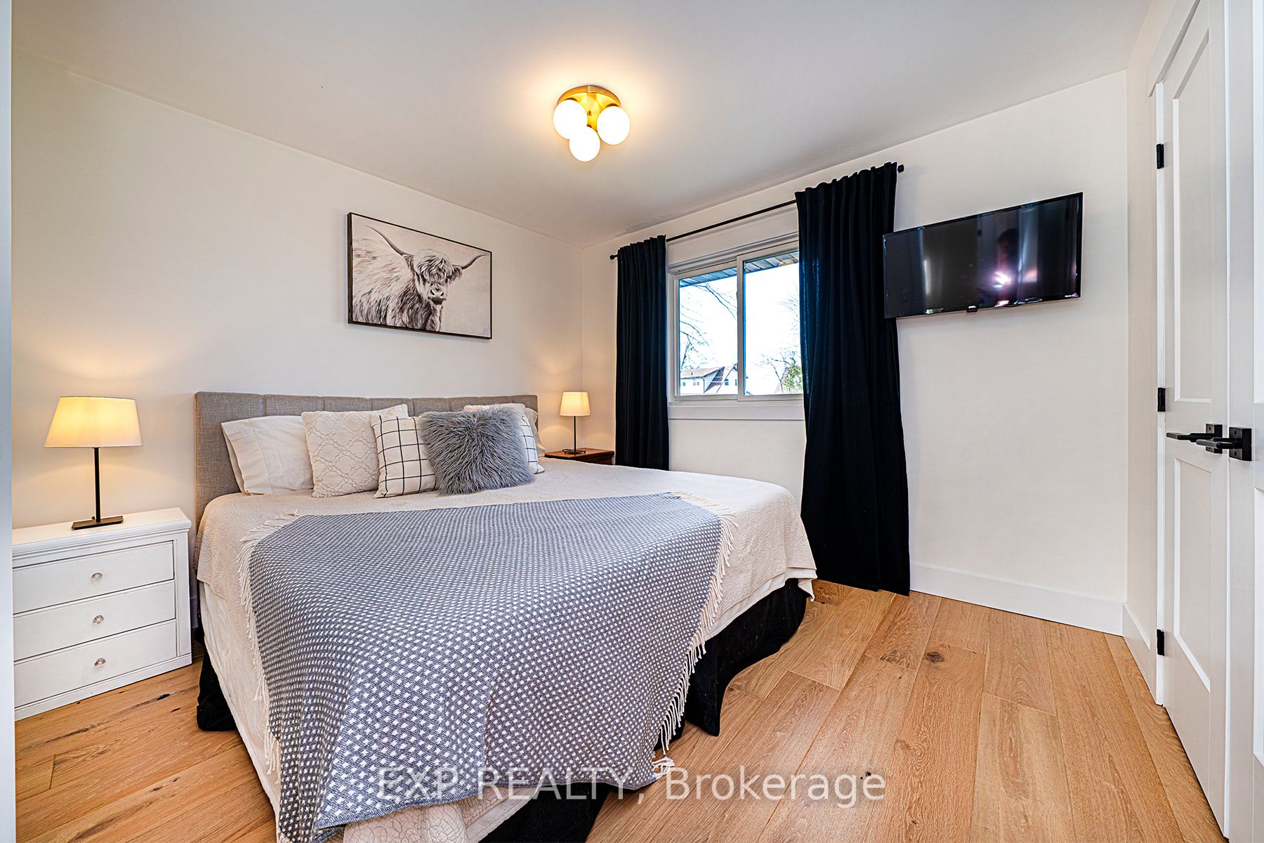 153 Holmes Point Rd