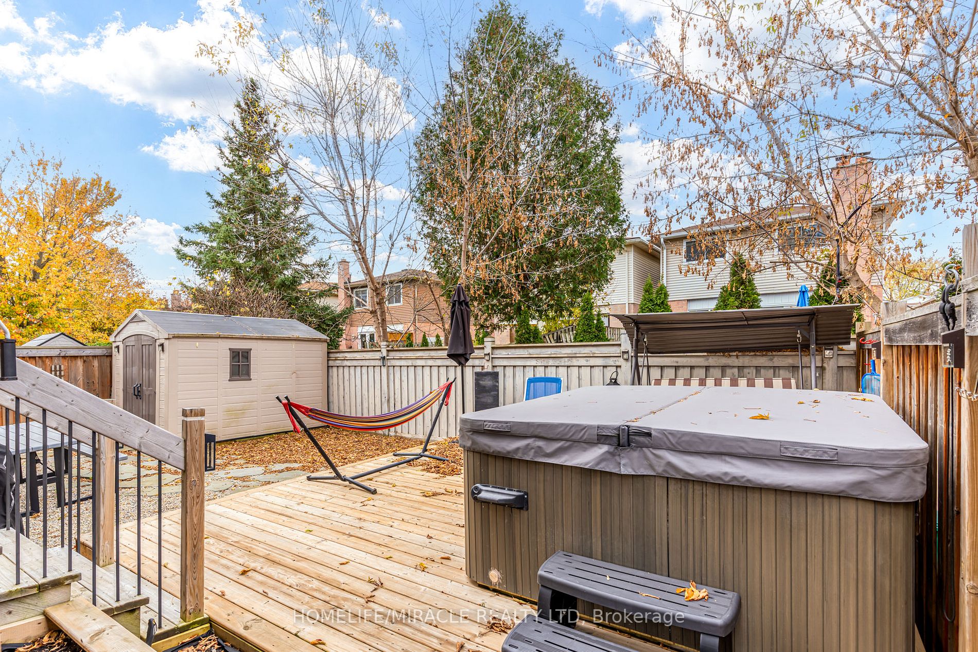48 Carleton Tr