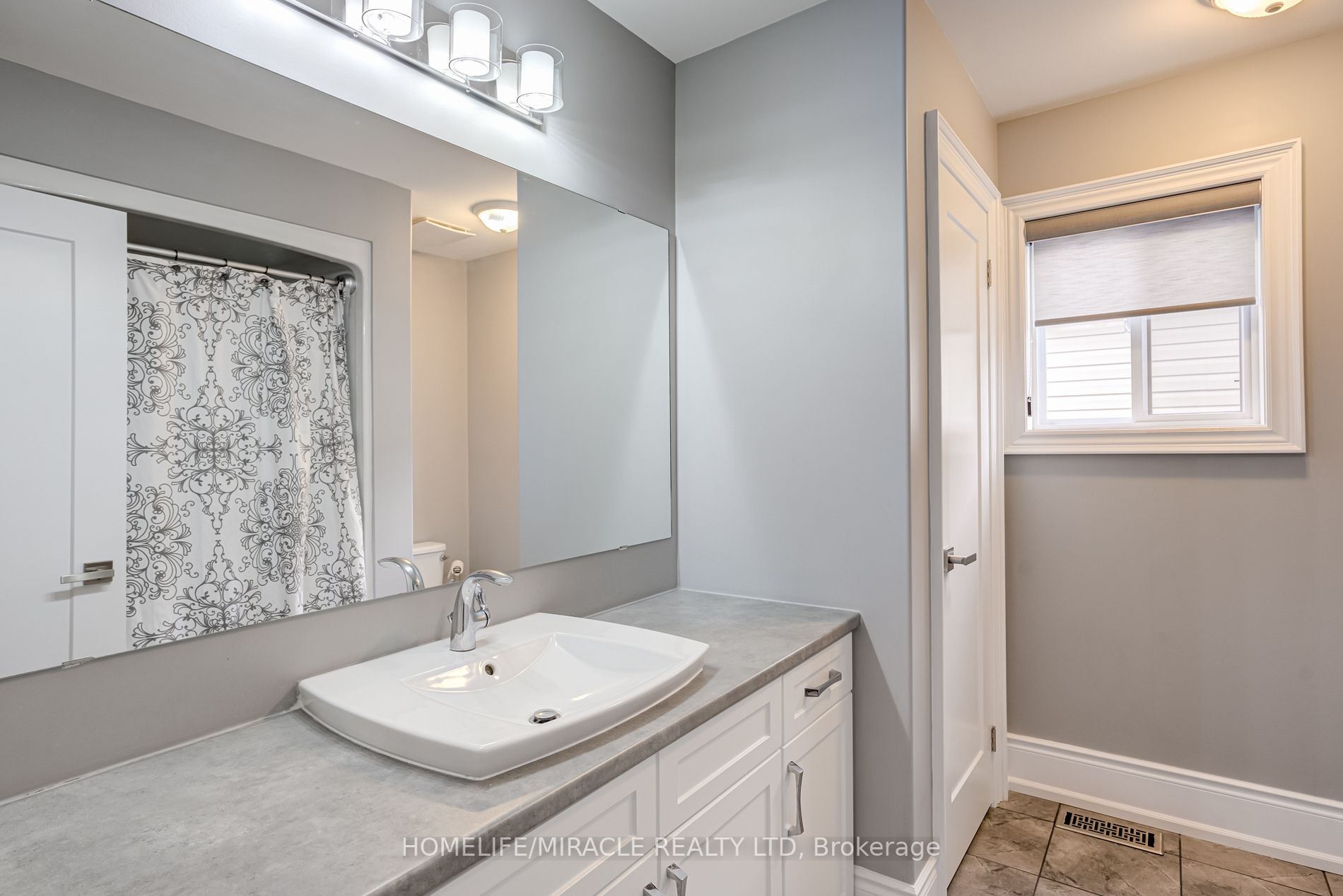 48 Carleton Tr