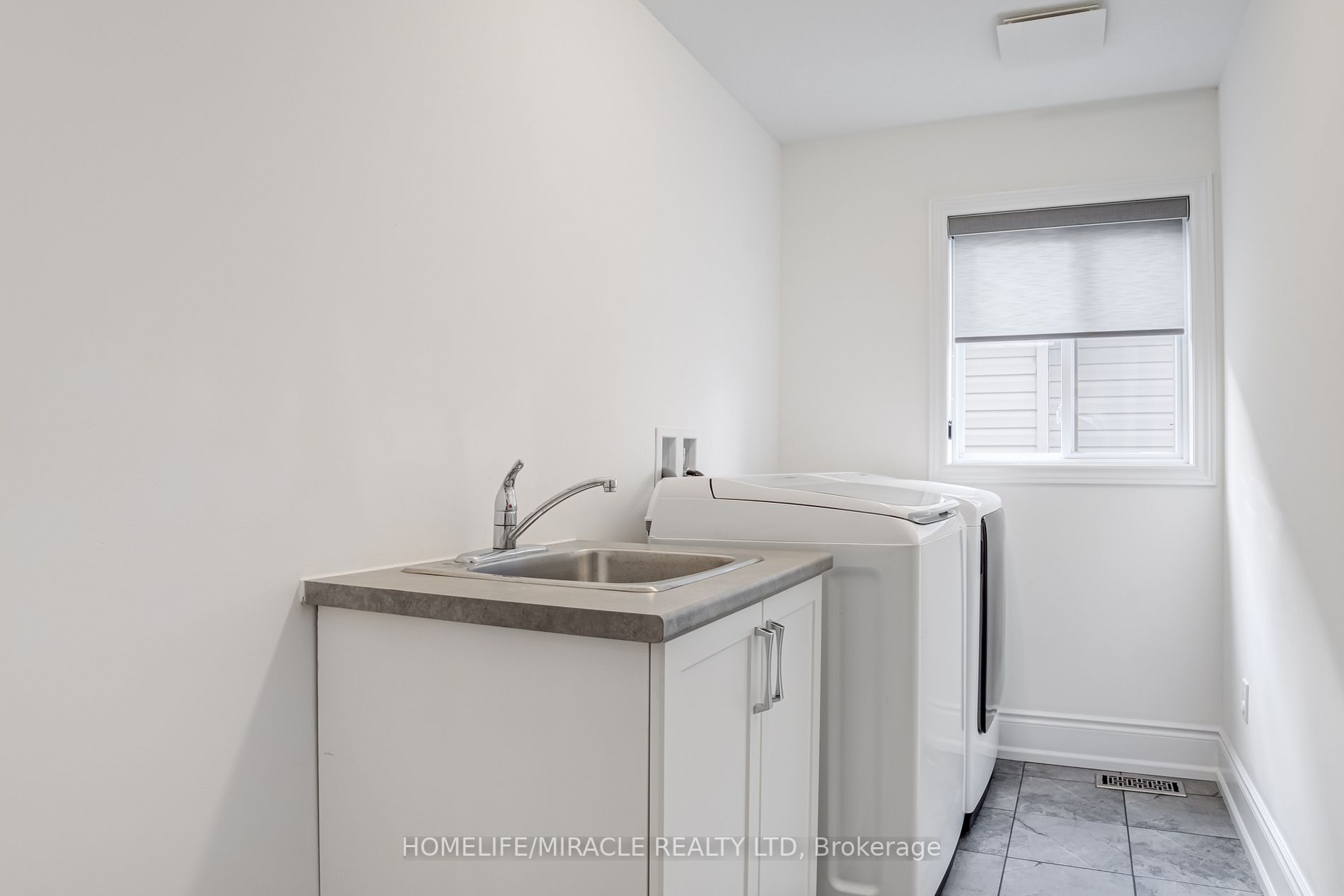 48 Carleton Tr