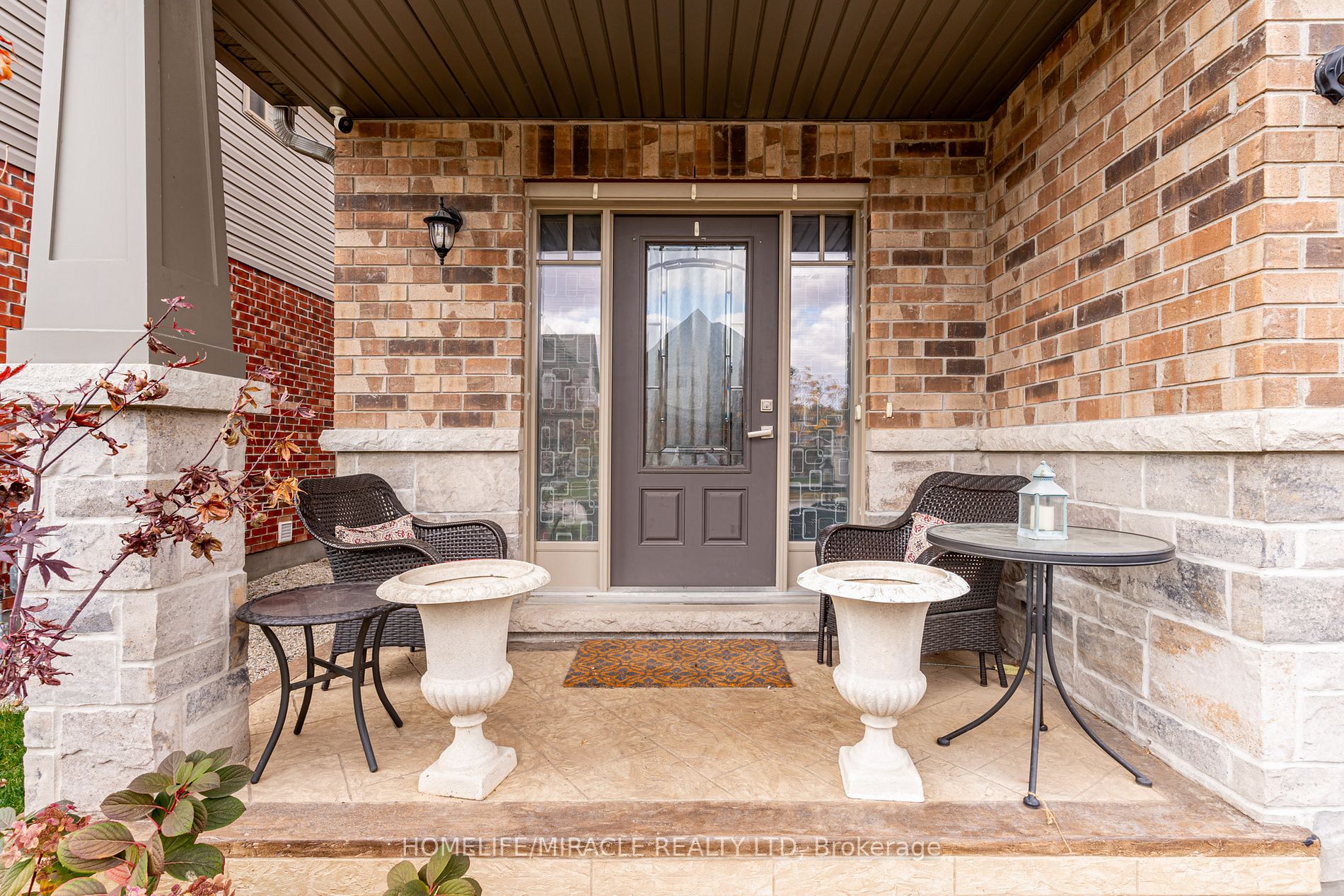 48 Carleton Tr