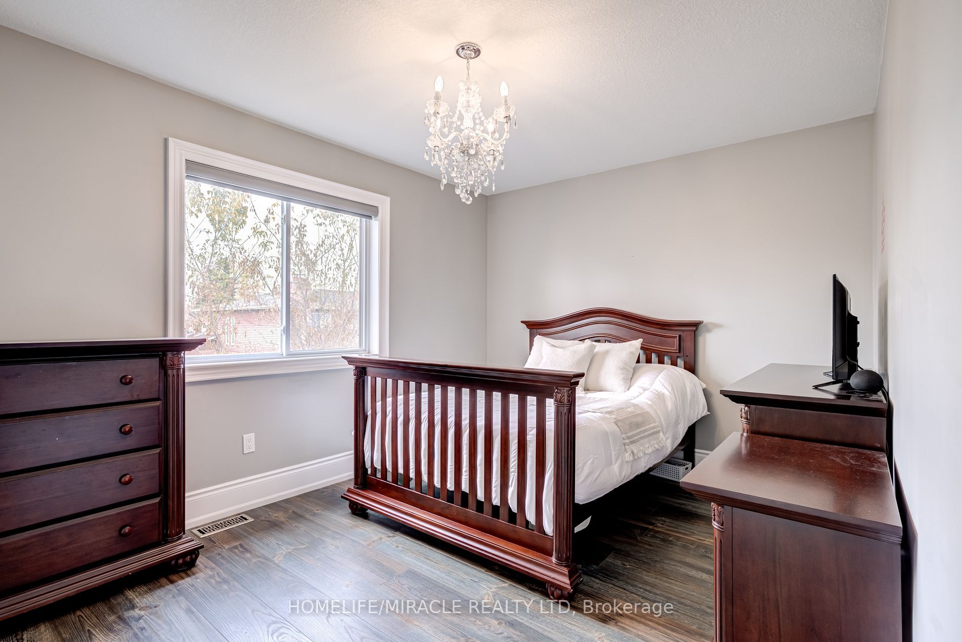 48 Carleton Tr