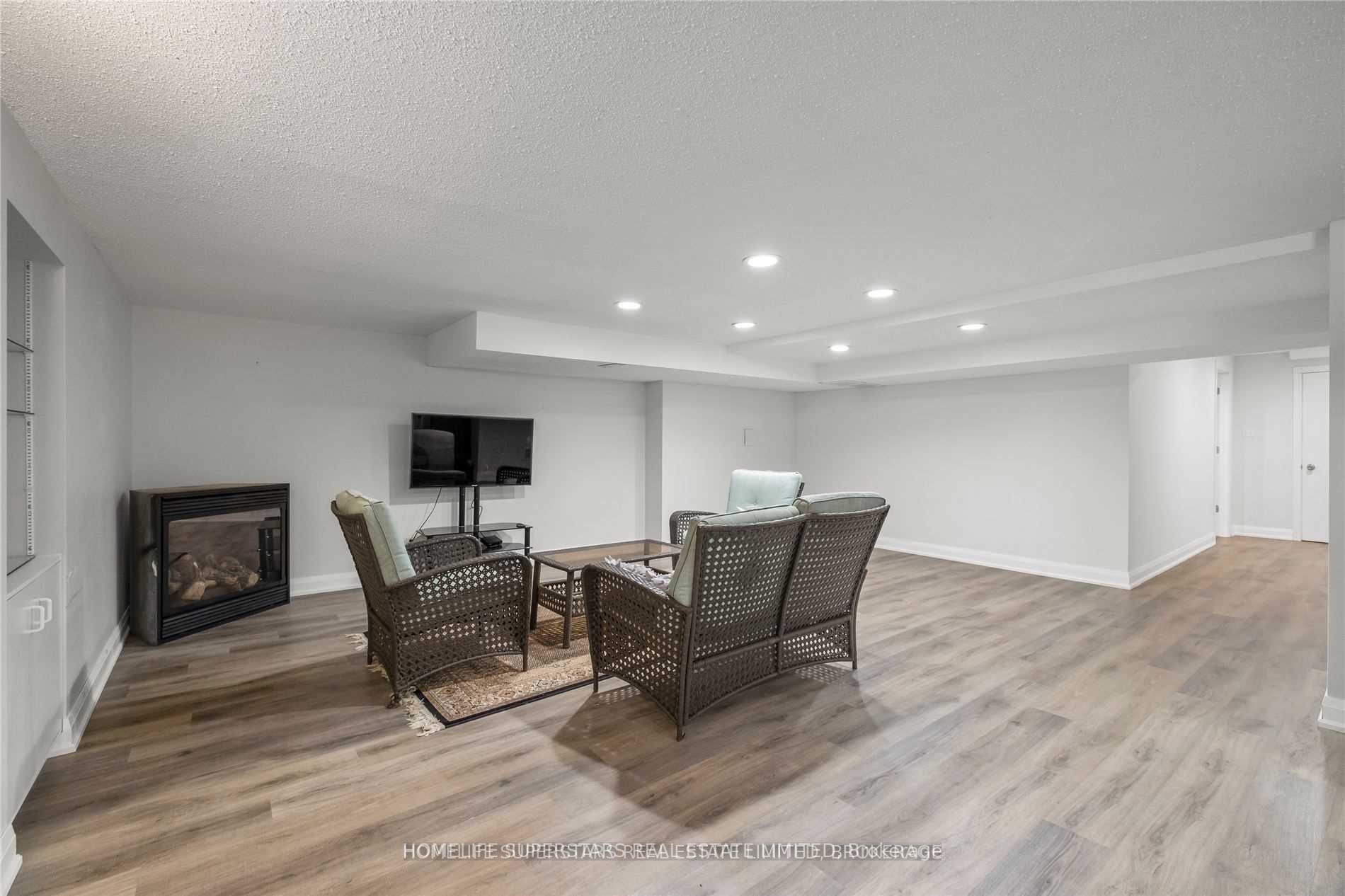 9 Vanvalley Dr