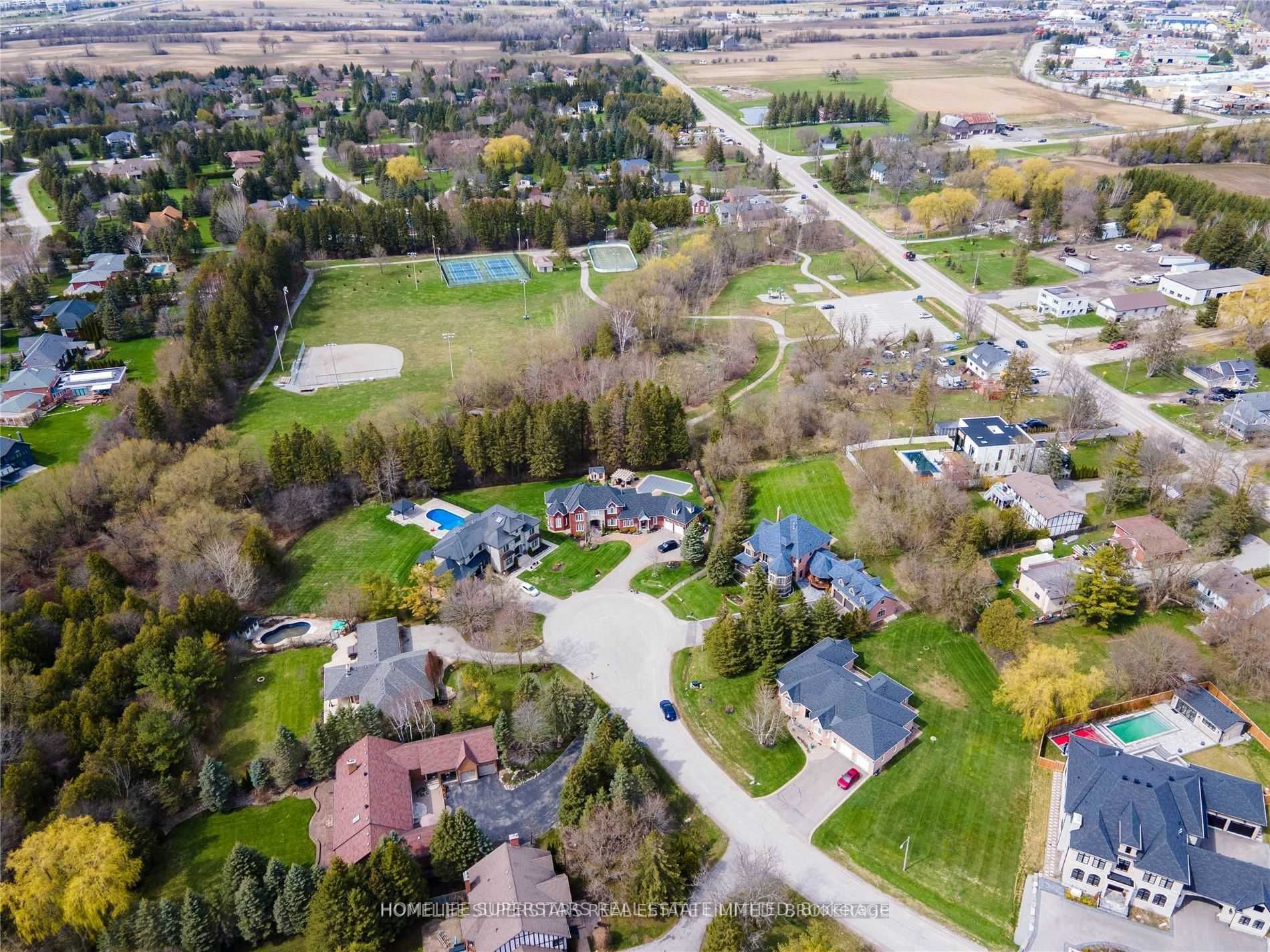 9 Vanvalley Dr