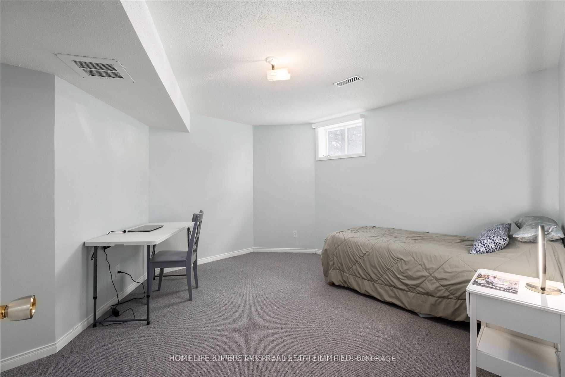 9 Vanvalley Dr