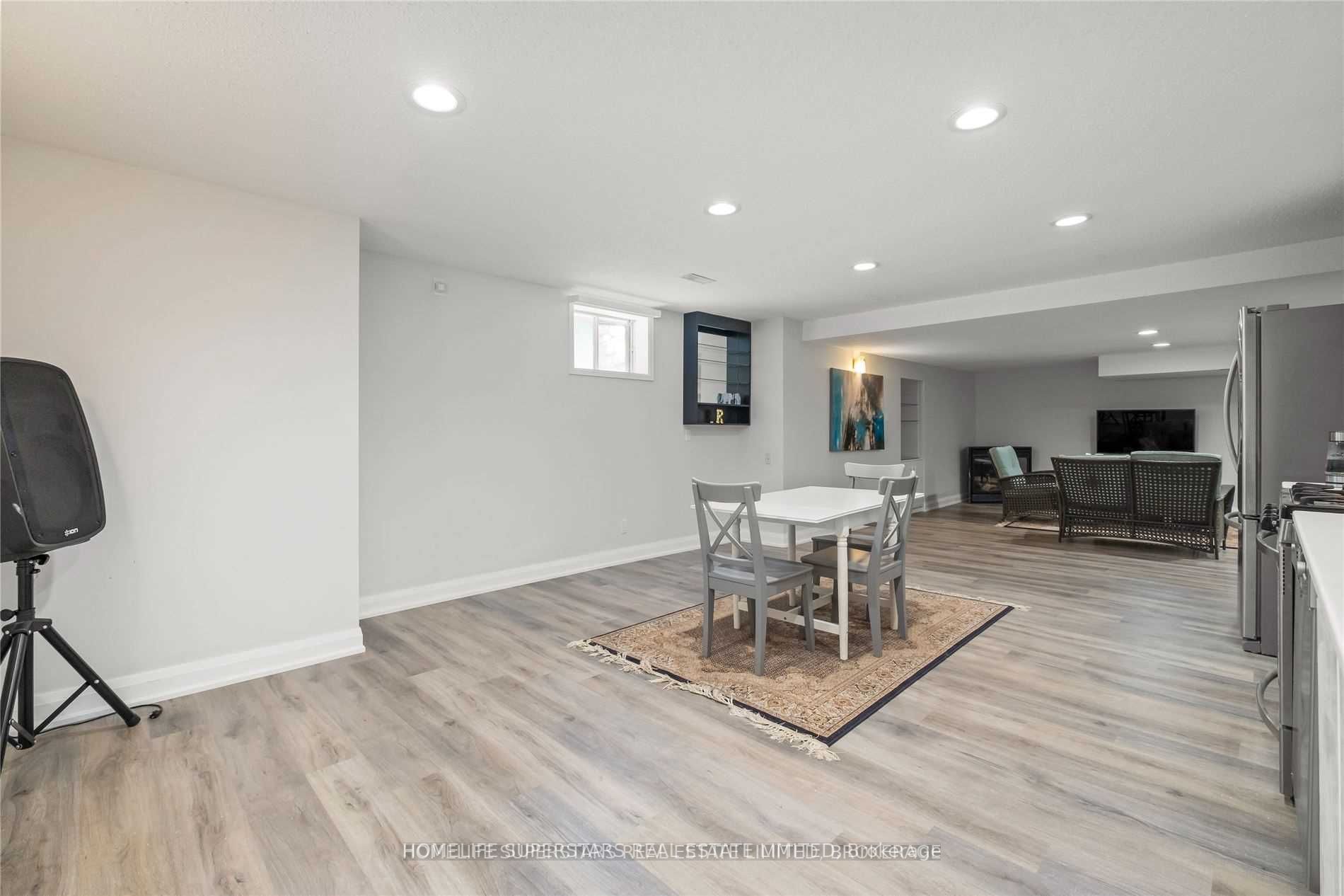 9 Vanvalley Dr
