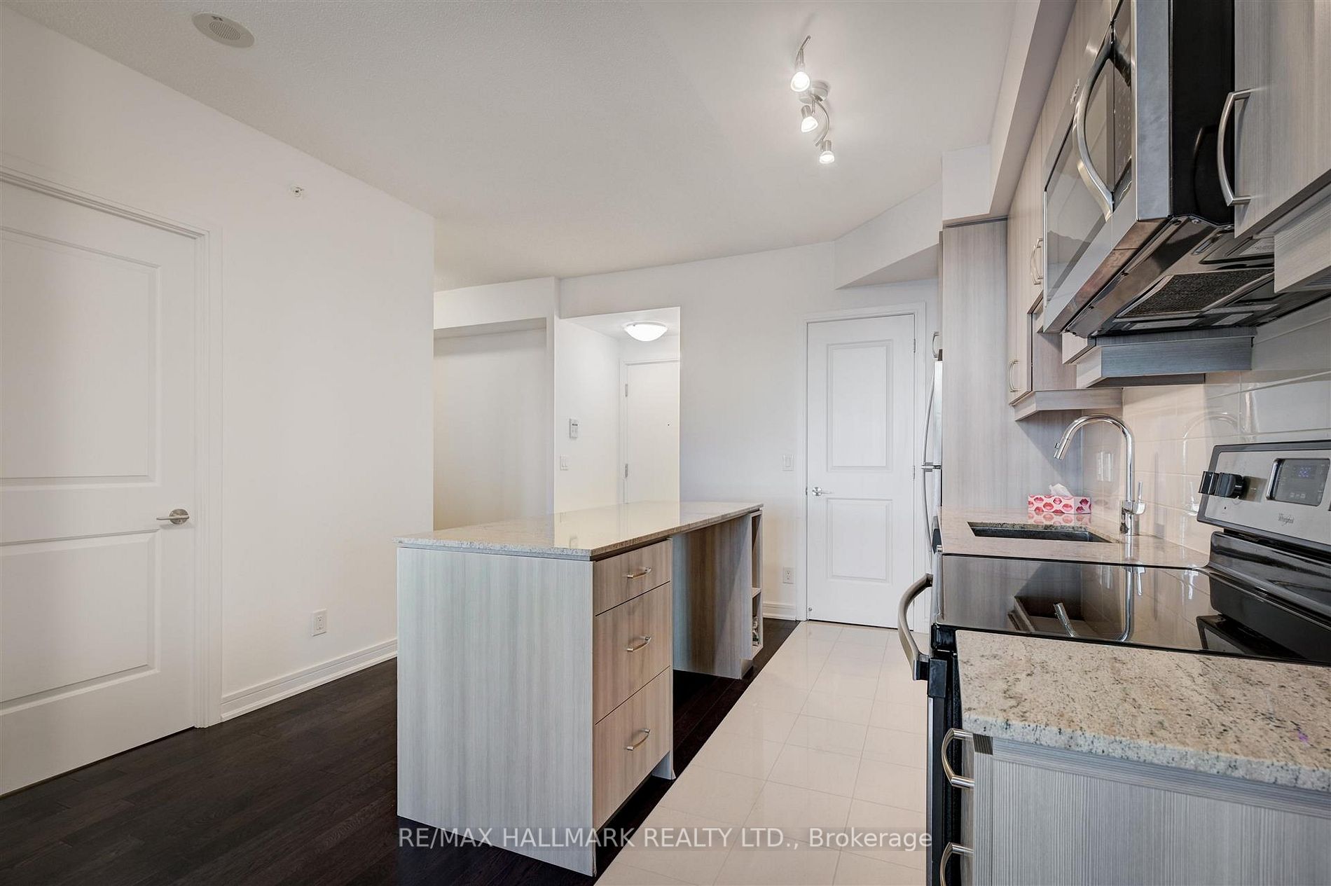 9205 Yonge Street, #1406