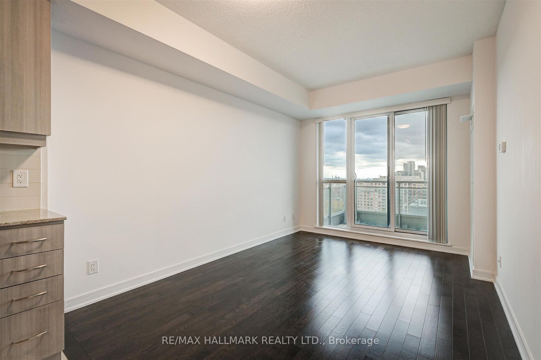 9205 Yonge Street, #1406