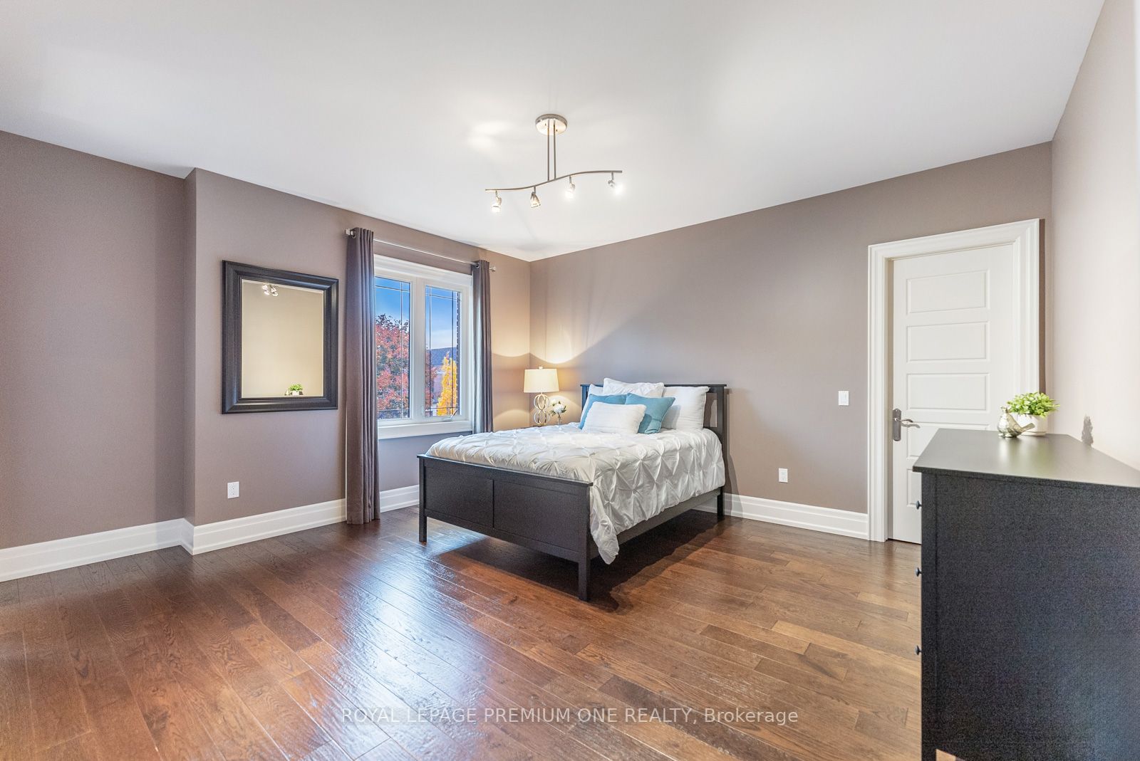 6 Weller Cres