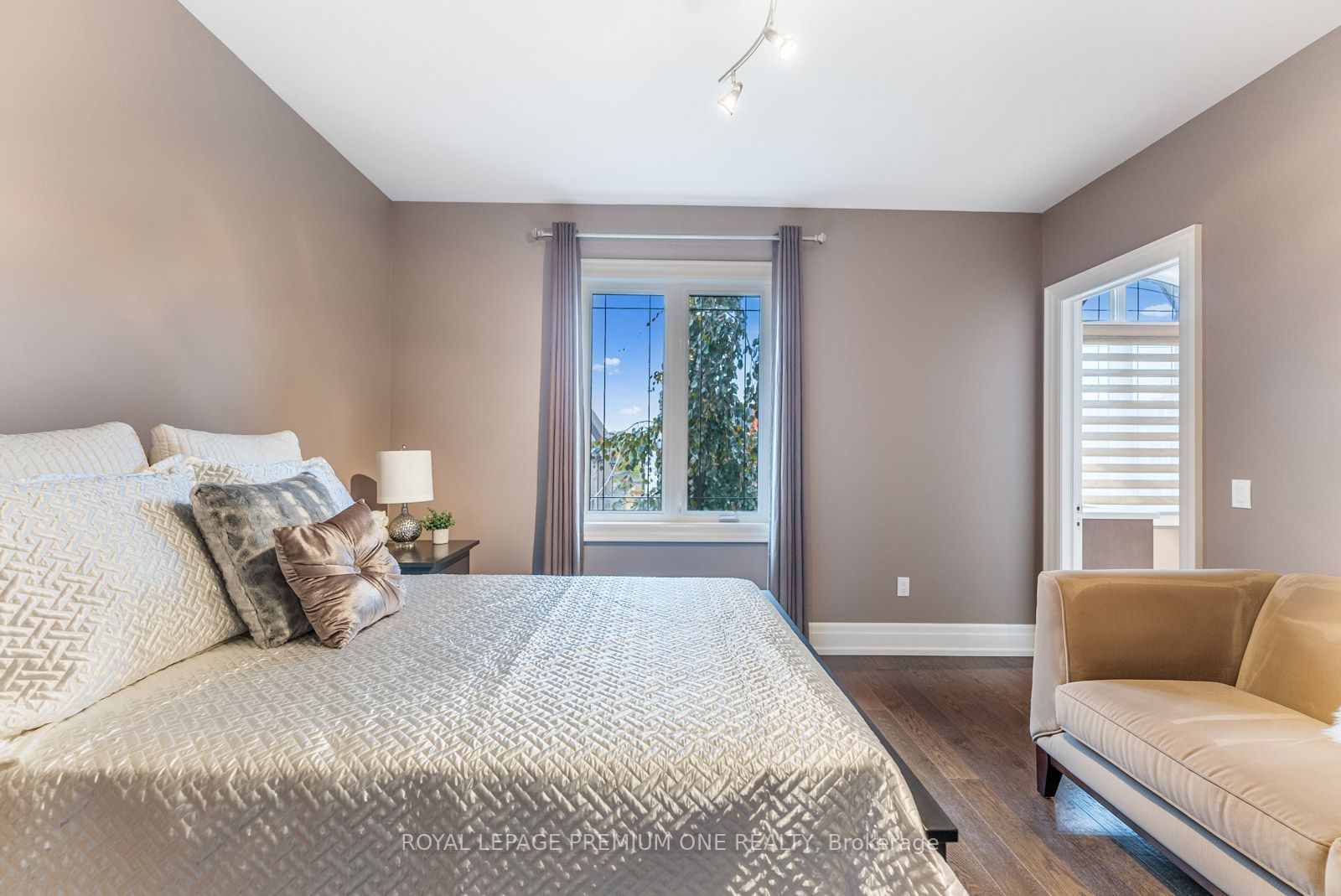 6 Weller Cres