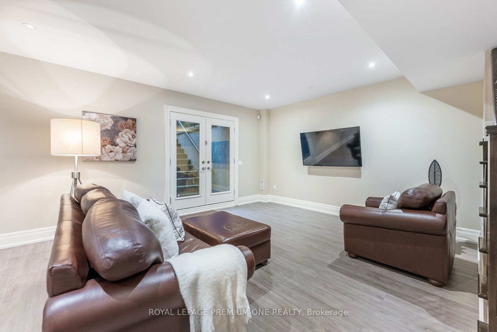6 Weller Cres
