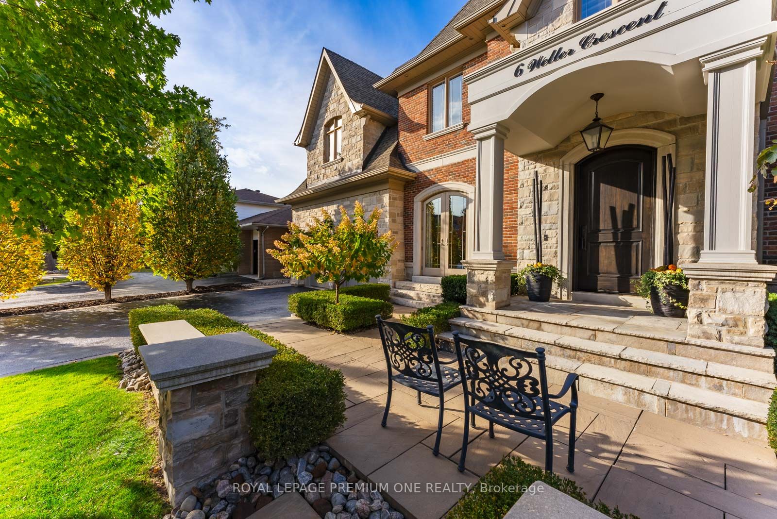 6 Weller Cres