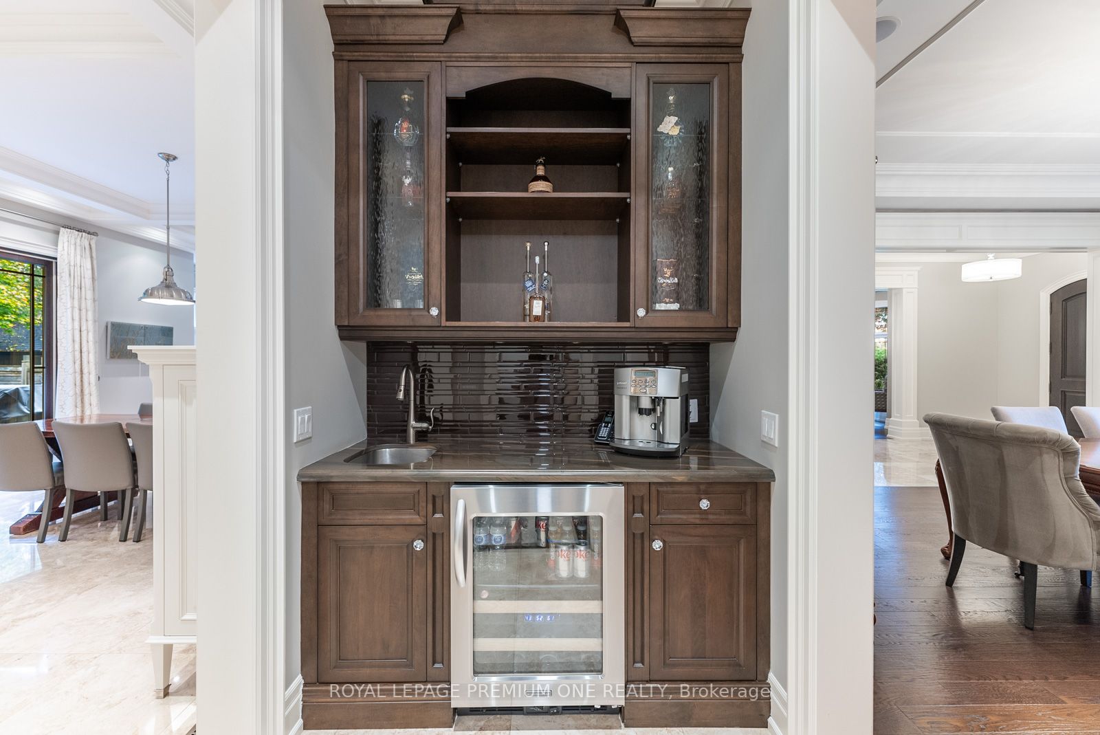 6 Weller Cres
