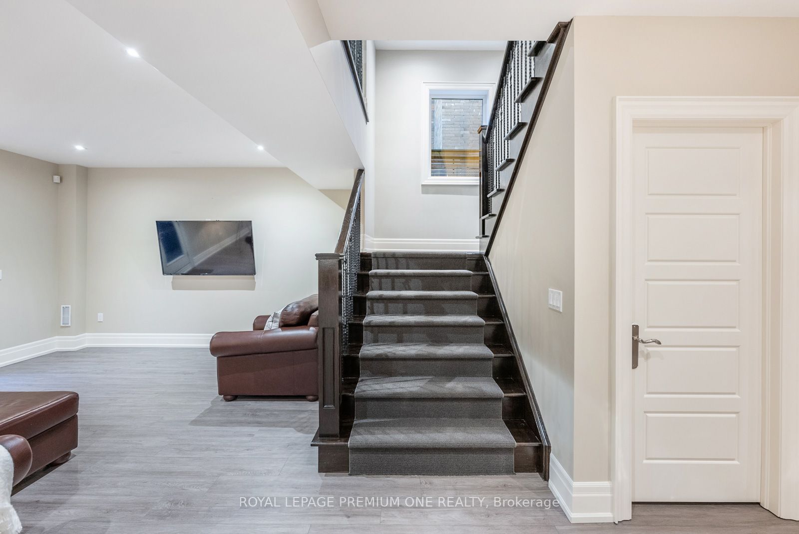 6 Weller Cres