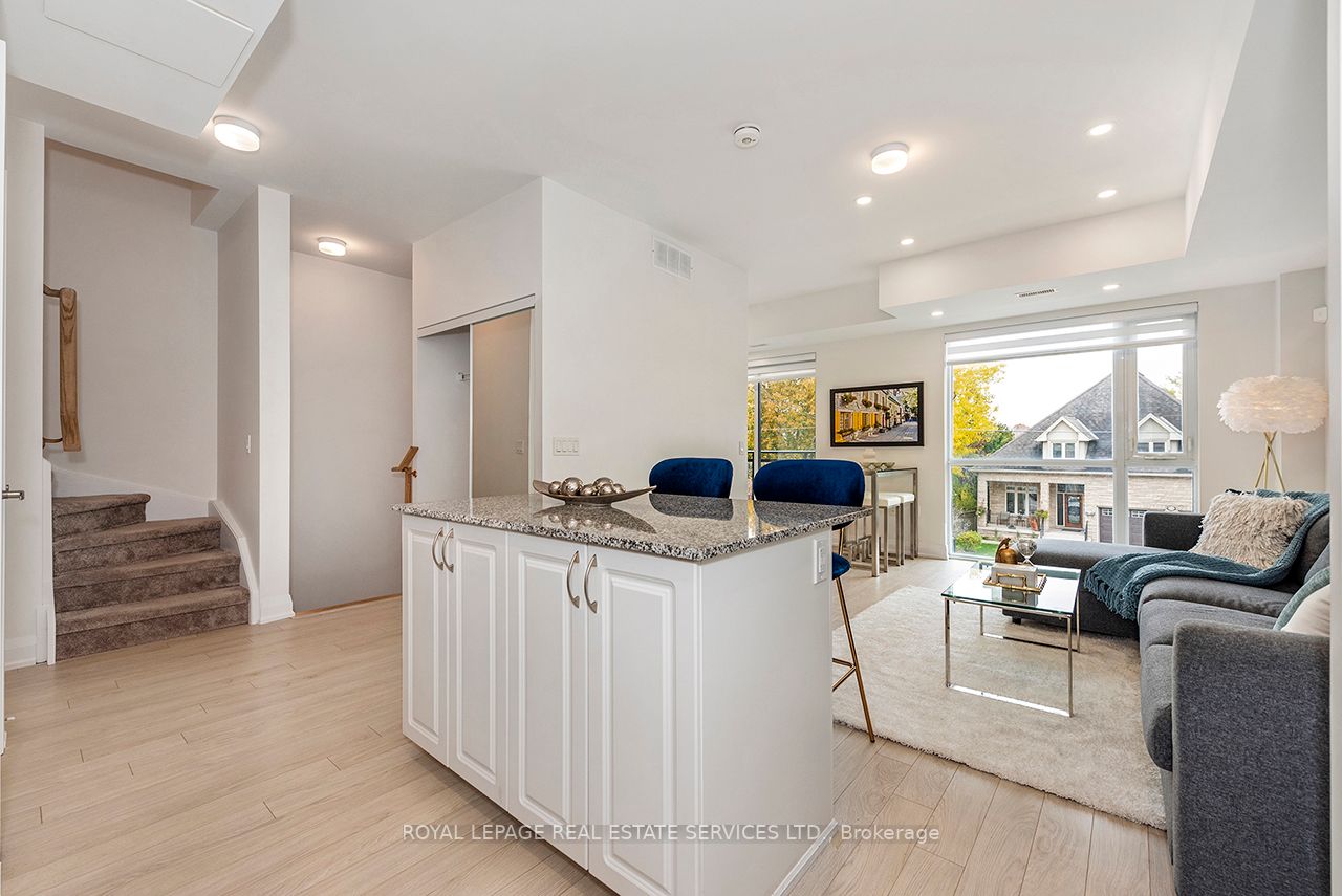18 Coles Ave, #703