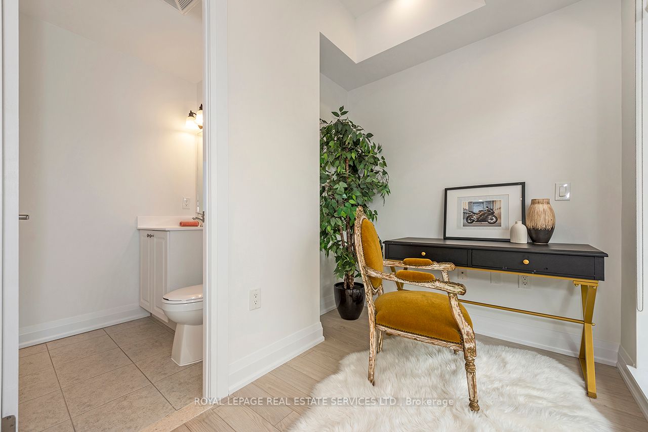 18 Coles Ave, #703