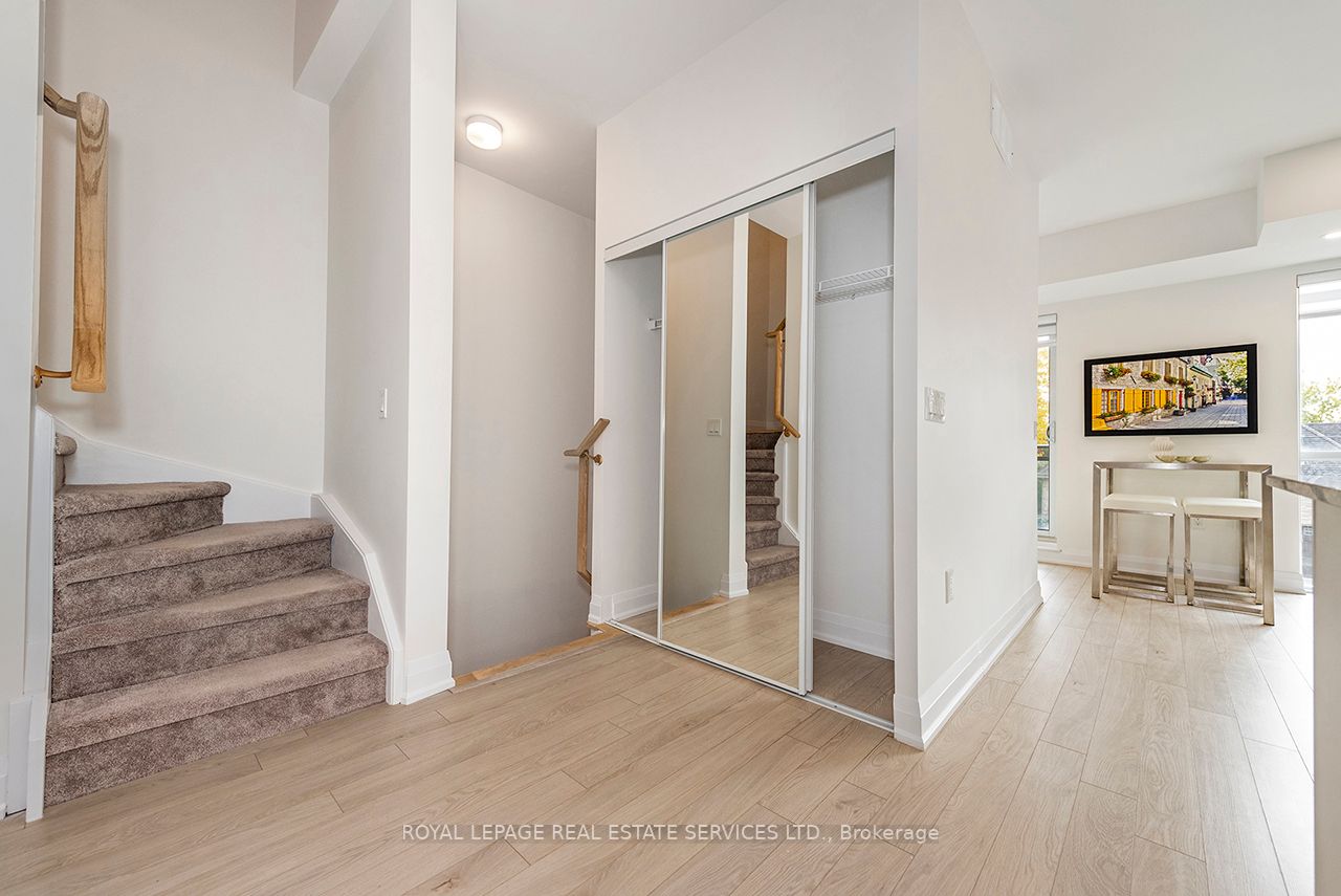 18 Coles Ave, #703
