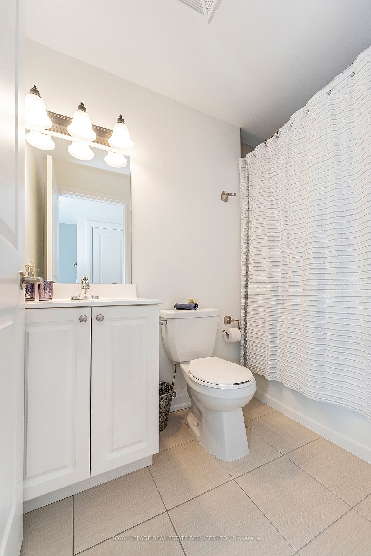 18 Coles Ave, #703