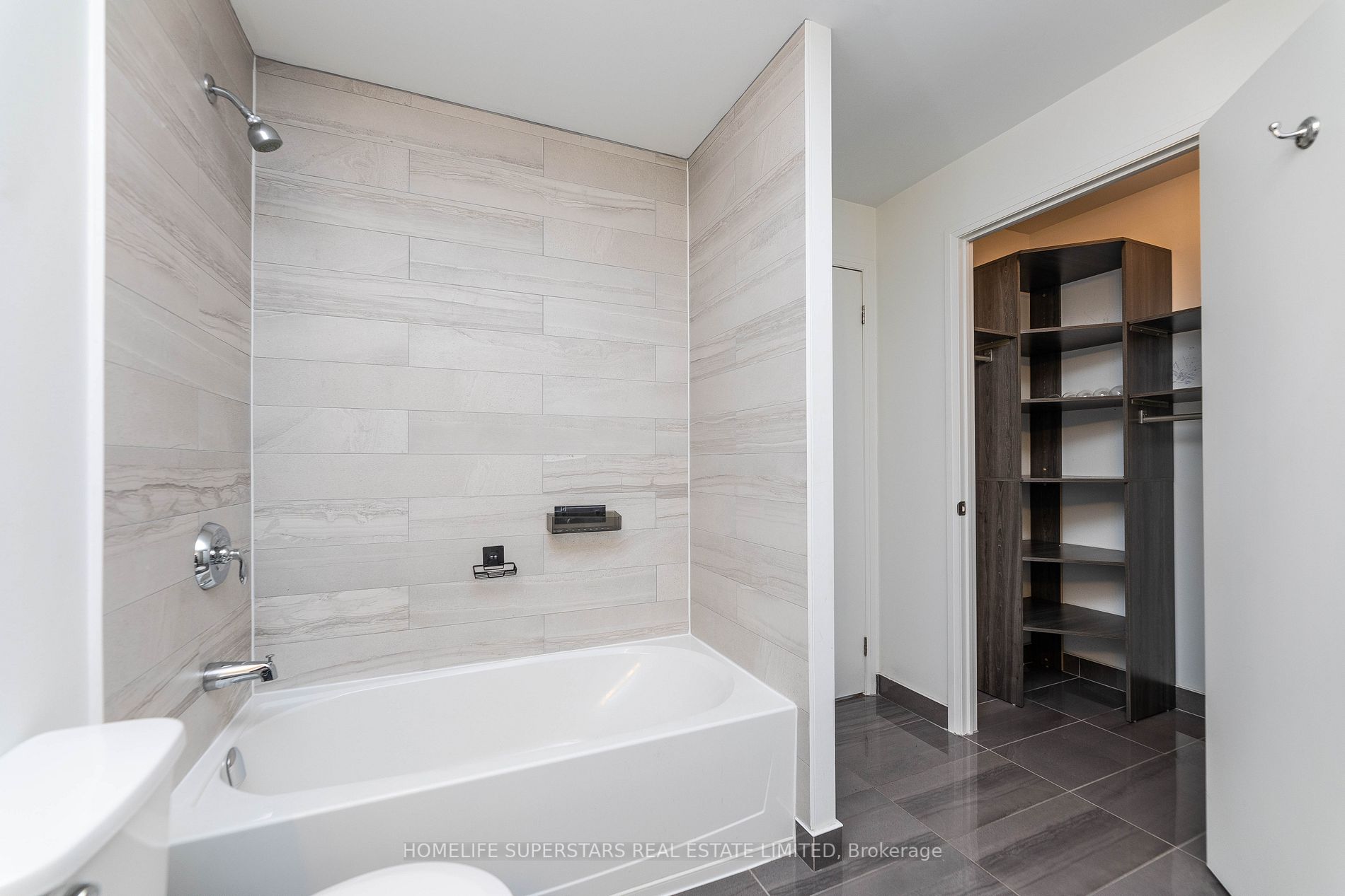 2910 Highway 7 Rd W, #3004