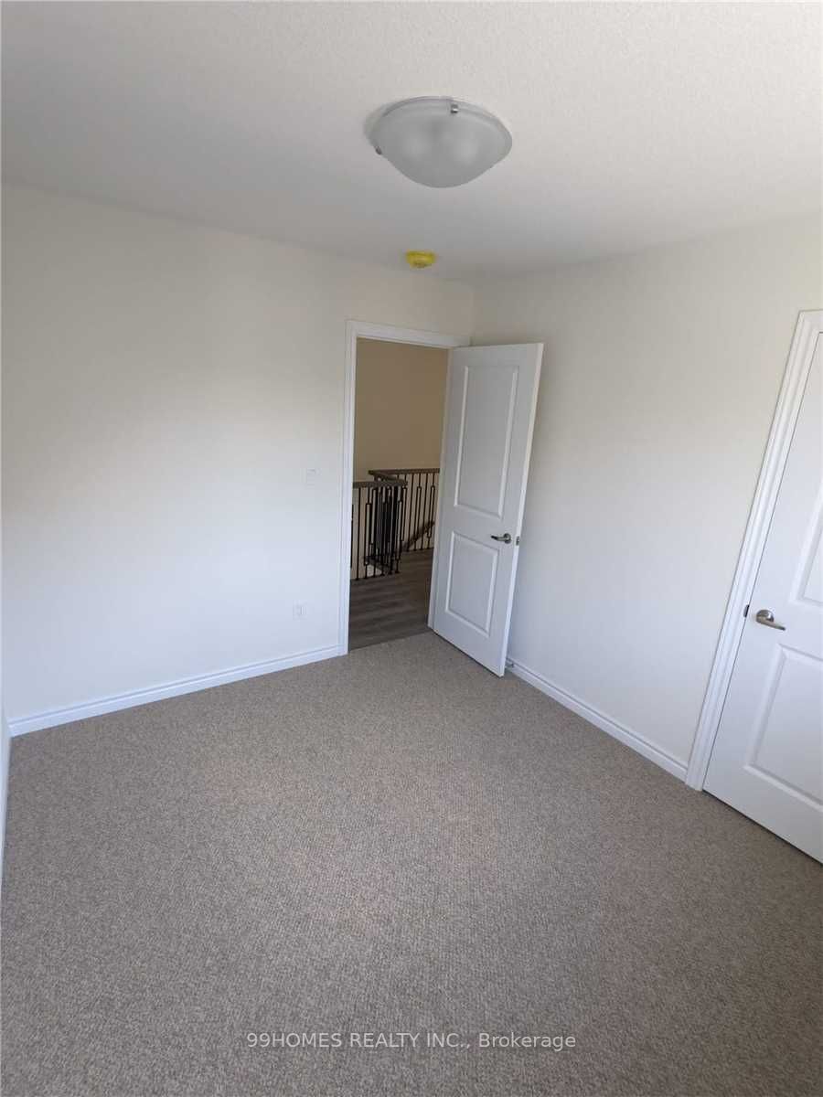 13 Ferragine Cres