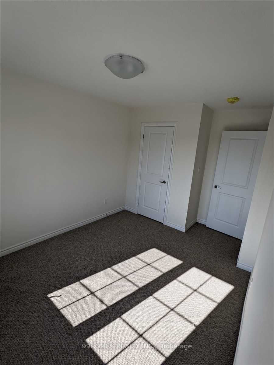 13 Ferragine Cres