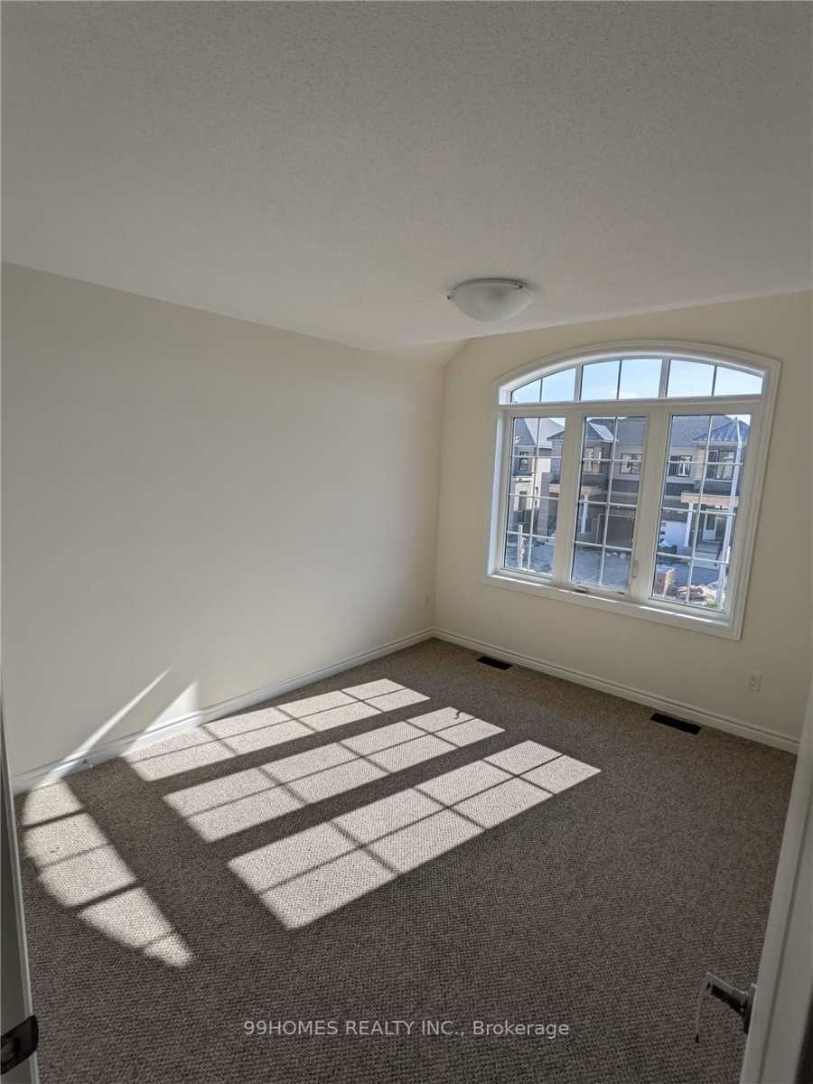 13 Ferragine Cres