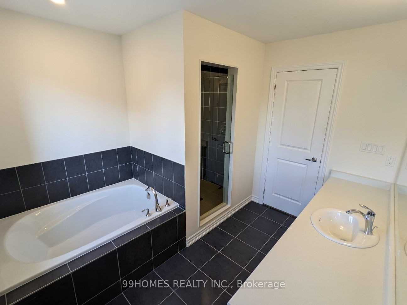 13 Ferragine Cres