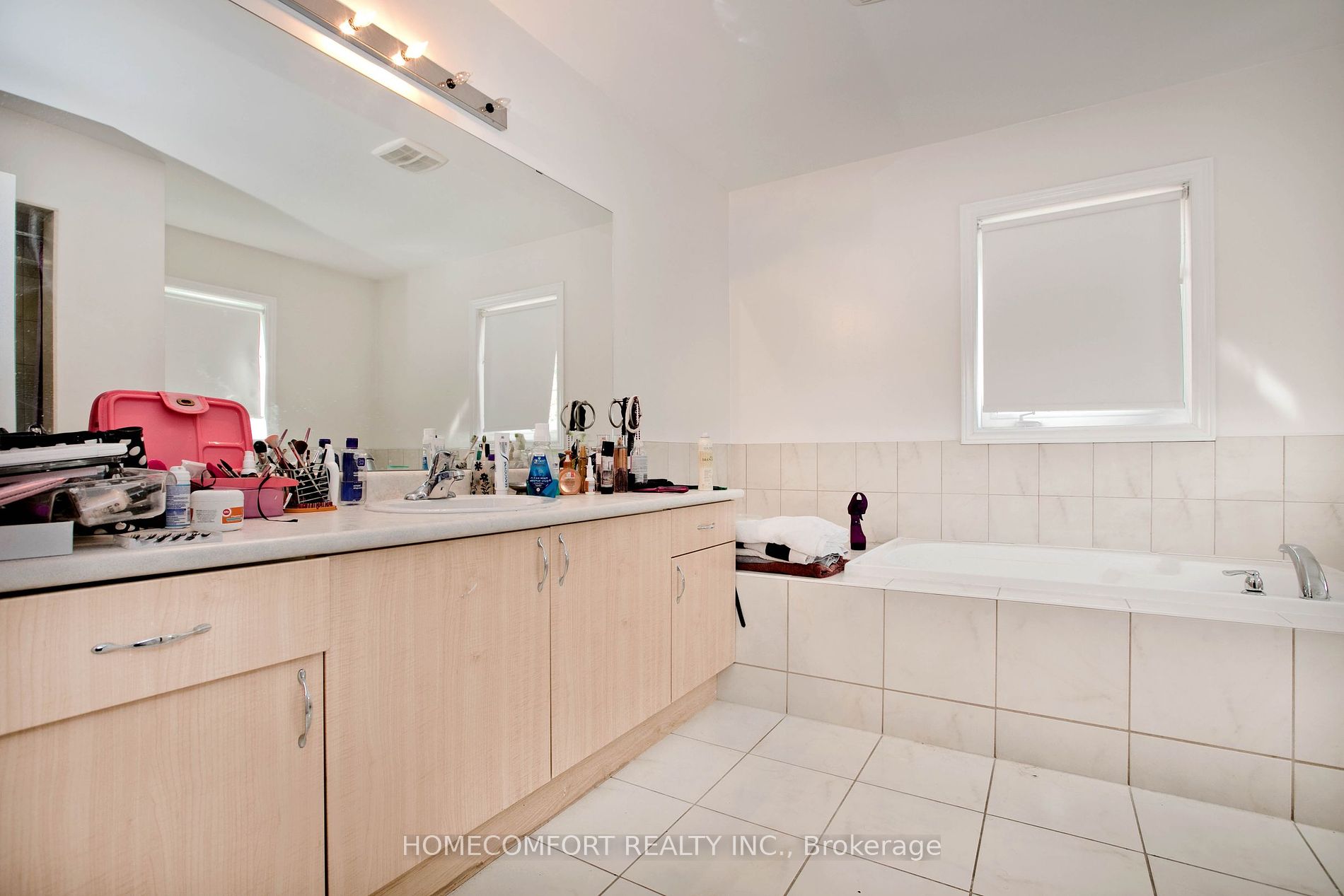 32 Herefordshire Cres