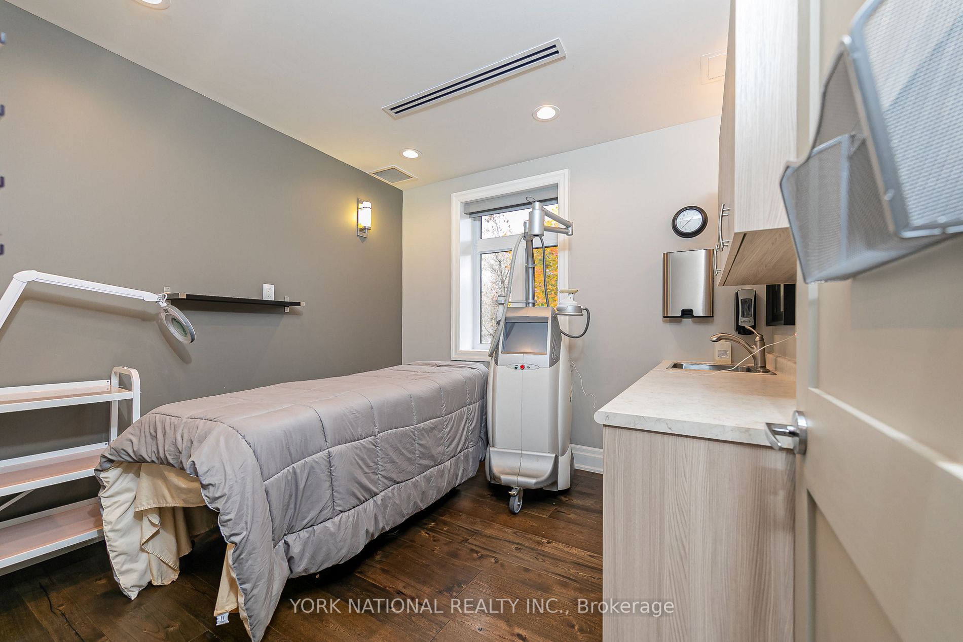 95 Wellington St E, #2nd Flr
