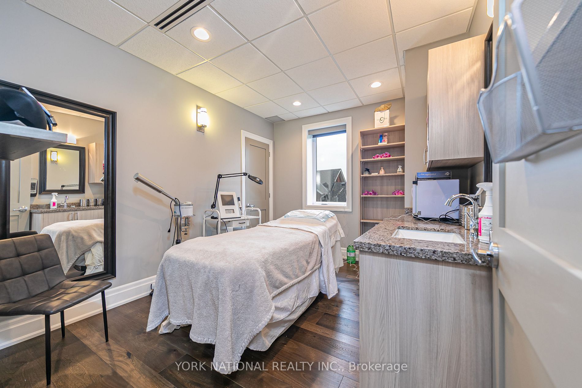 95 Wellington St E, #2nd Flr