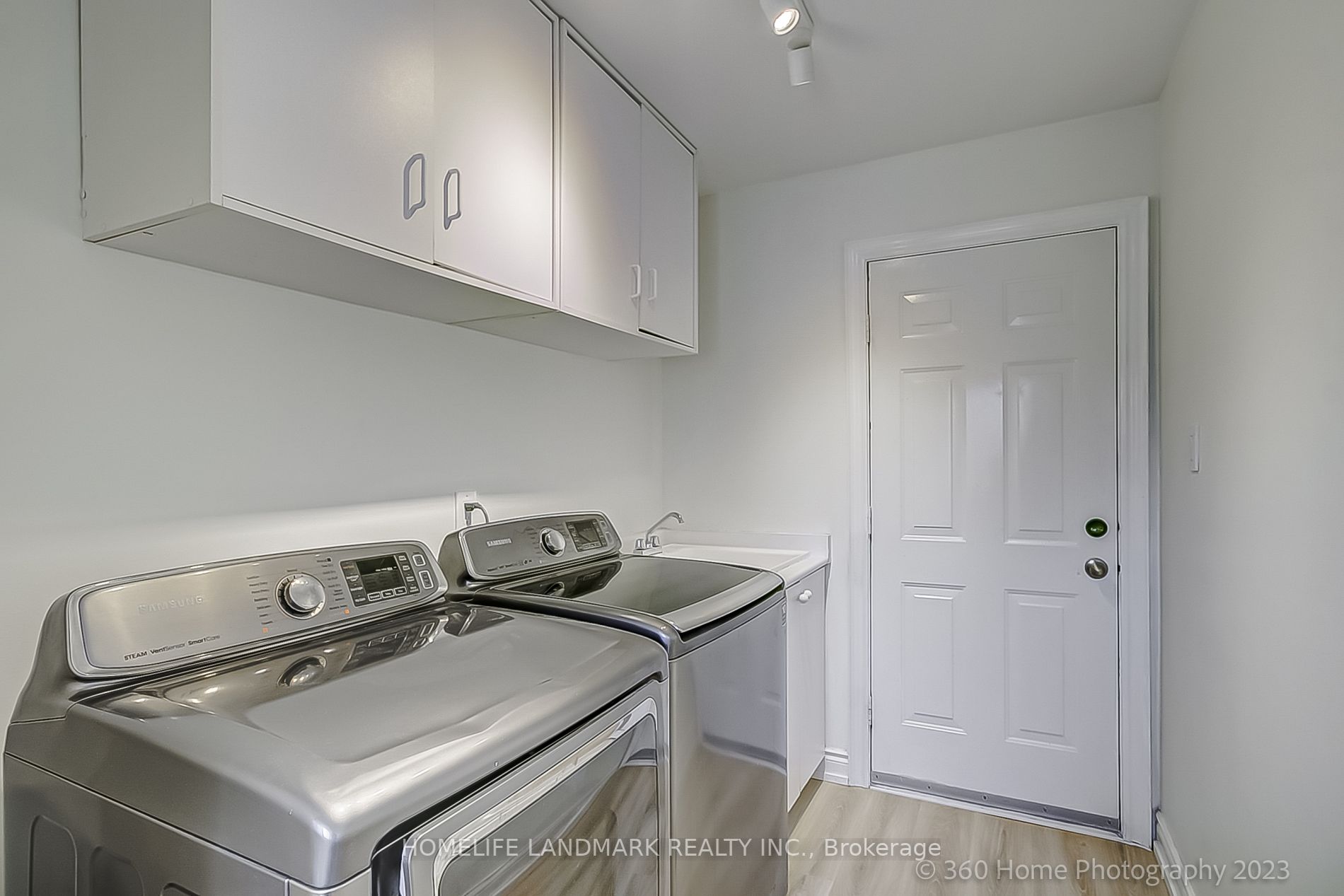 97 Fairlane Cres