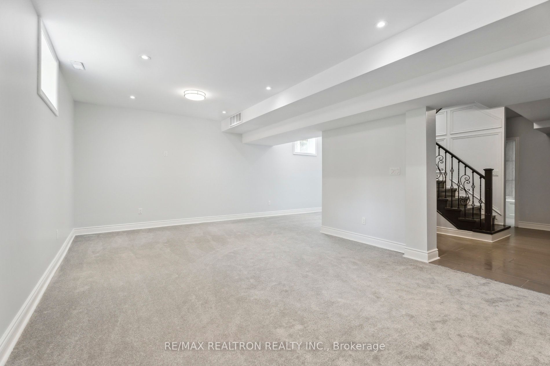 318 Andrew St