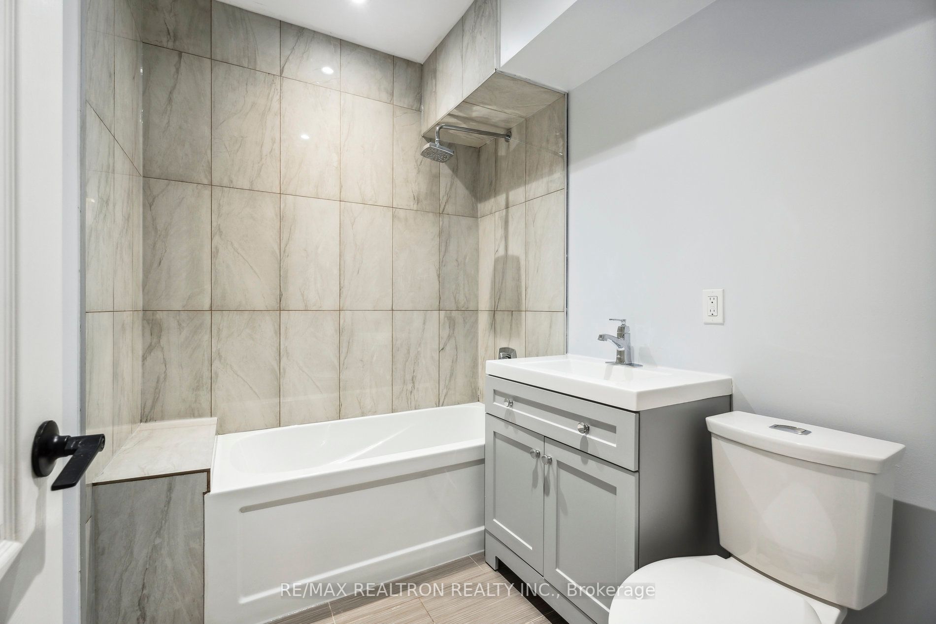 318 Andrew St