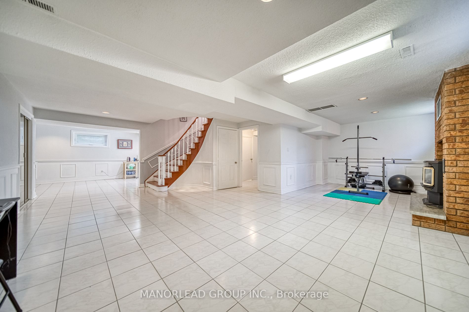95 Clover Leaf St