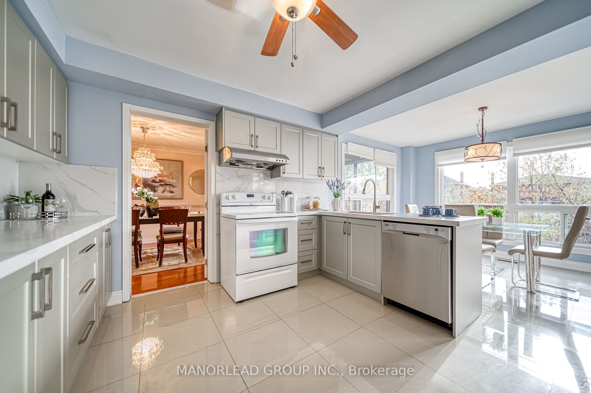 95 Clover Leaf St
