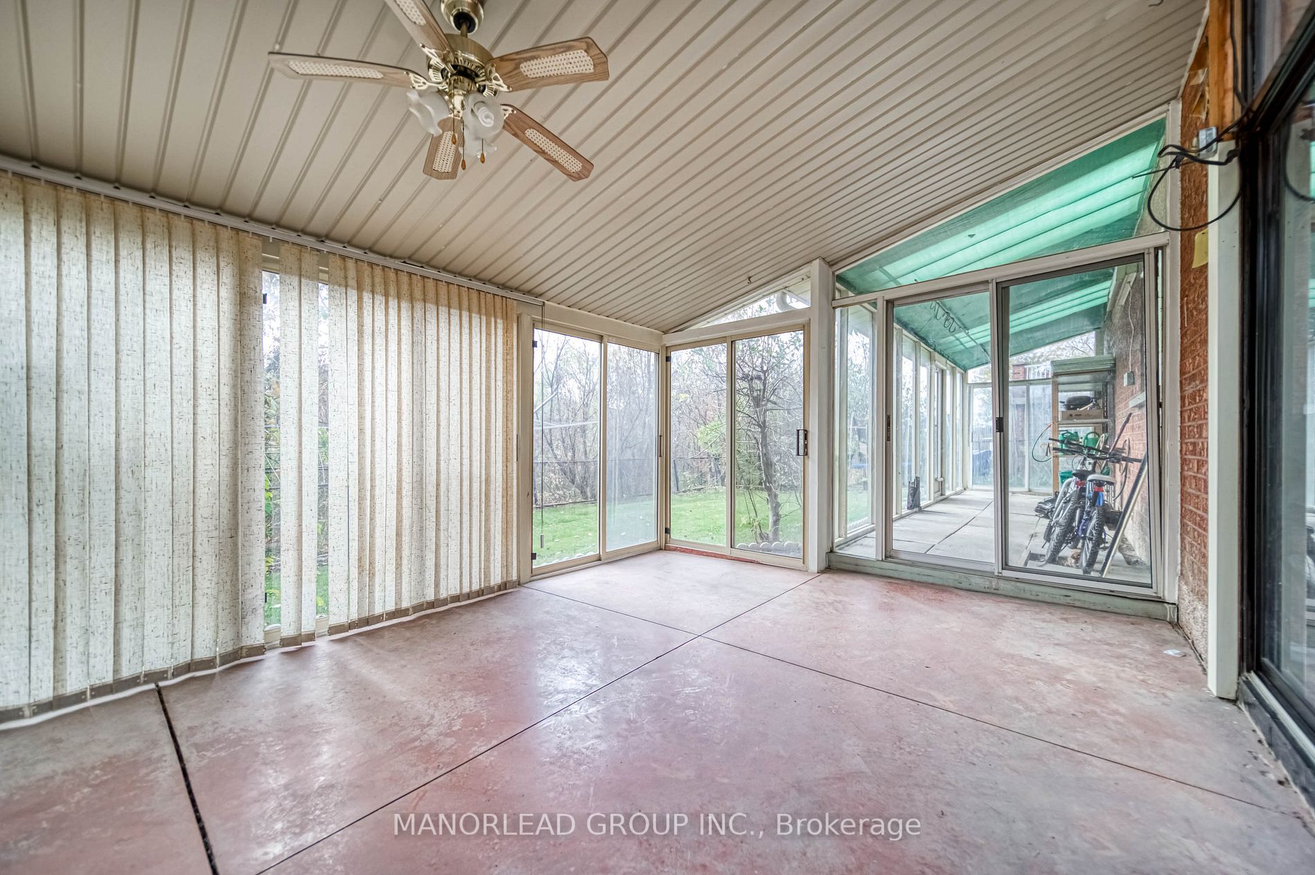 95 Clover Leaf St