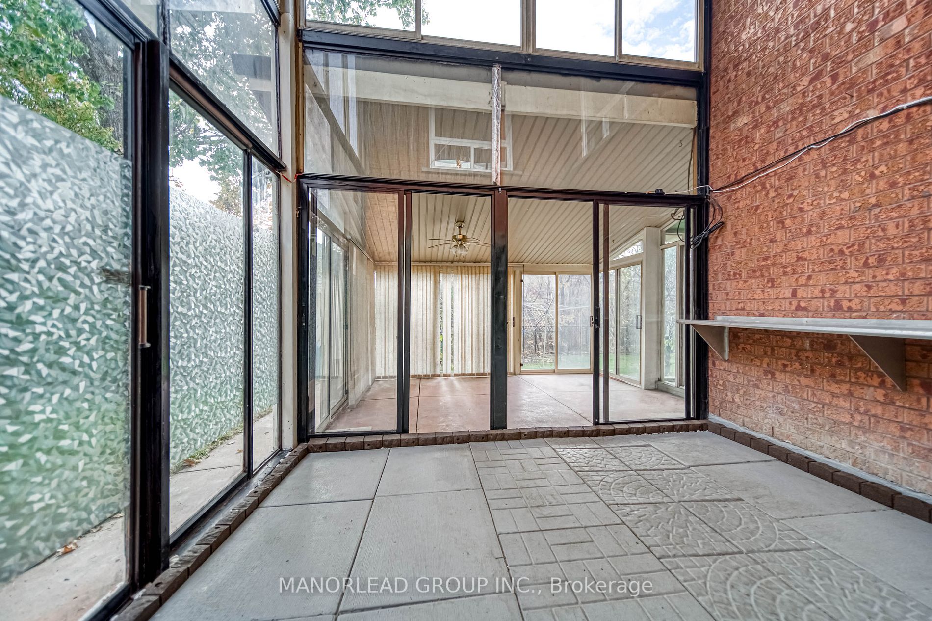 95 Clover Leaf St