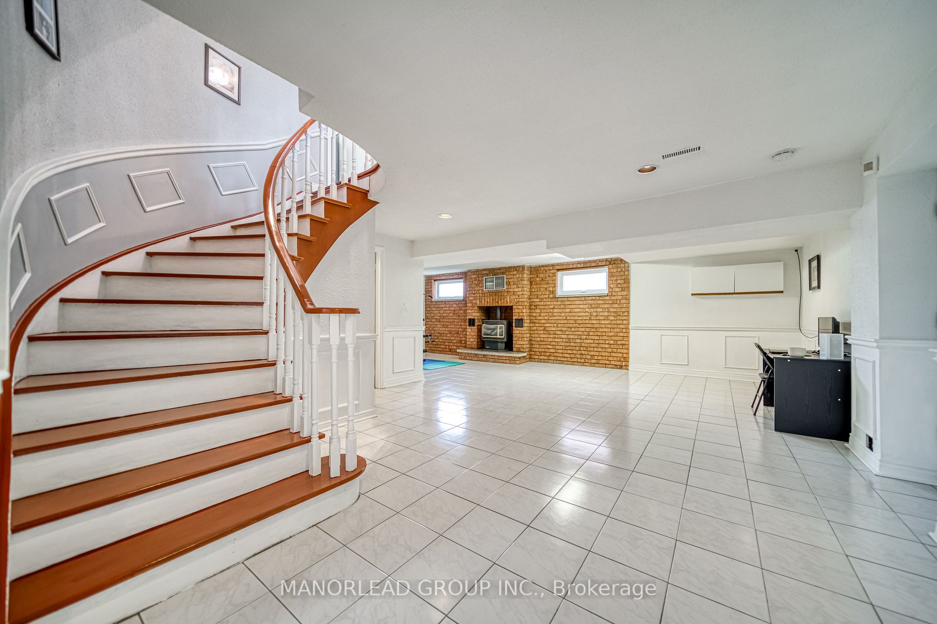 95 Clover Leaf St