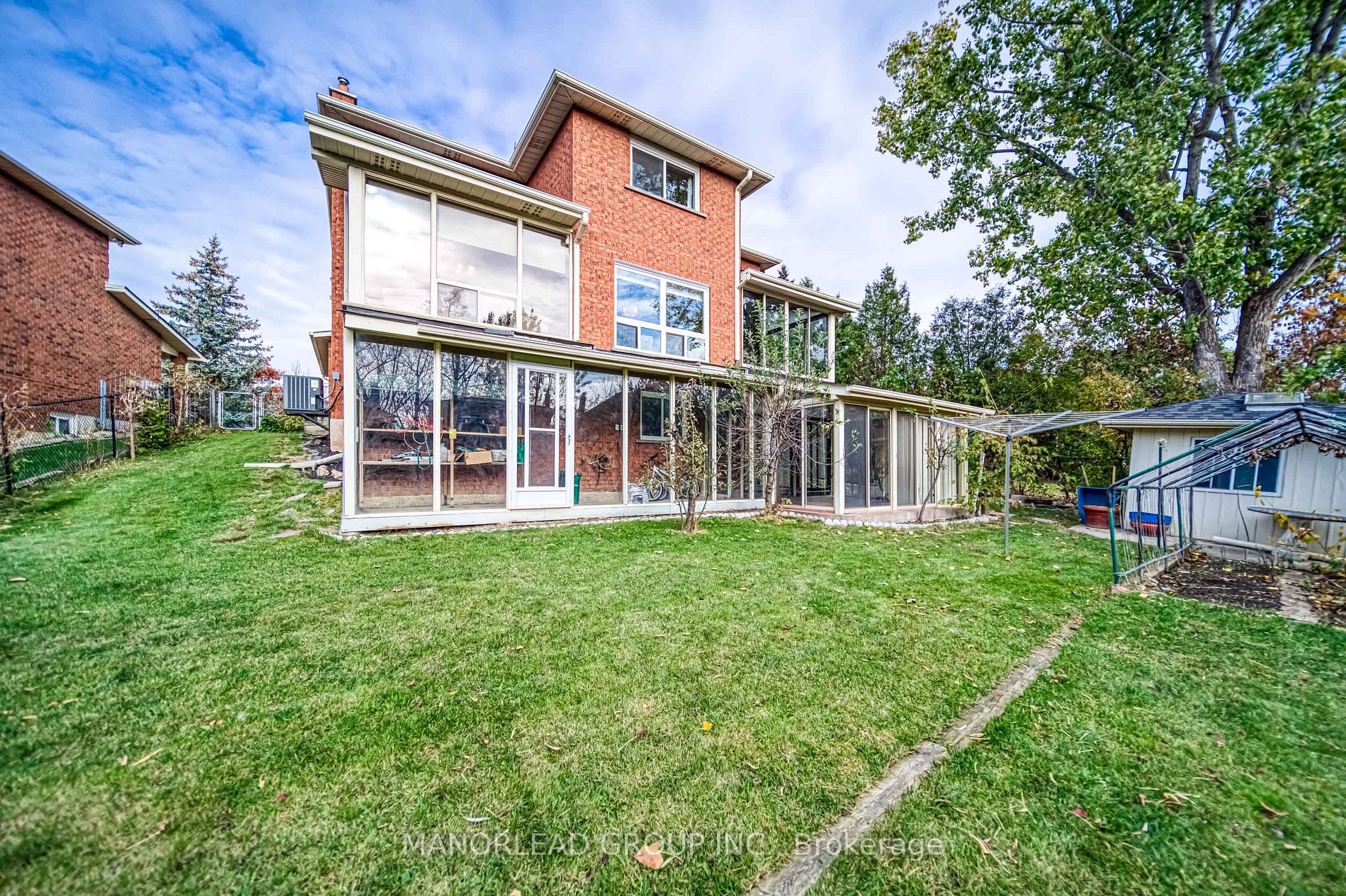 95 Clover Leaf St