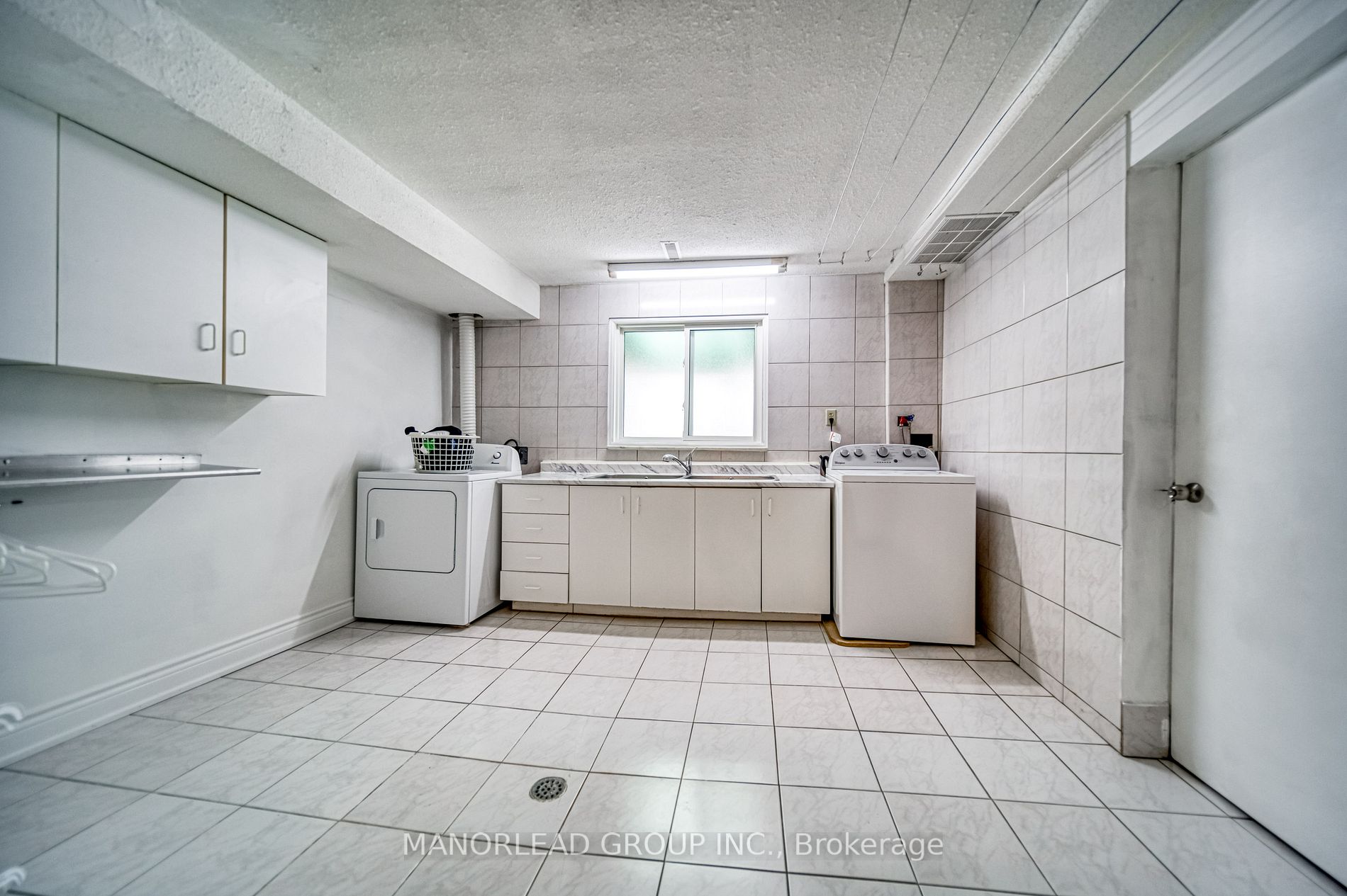 95 Clover Leaf St
