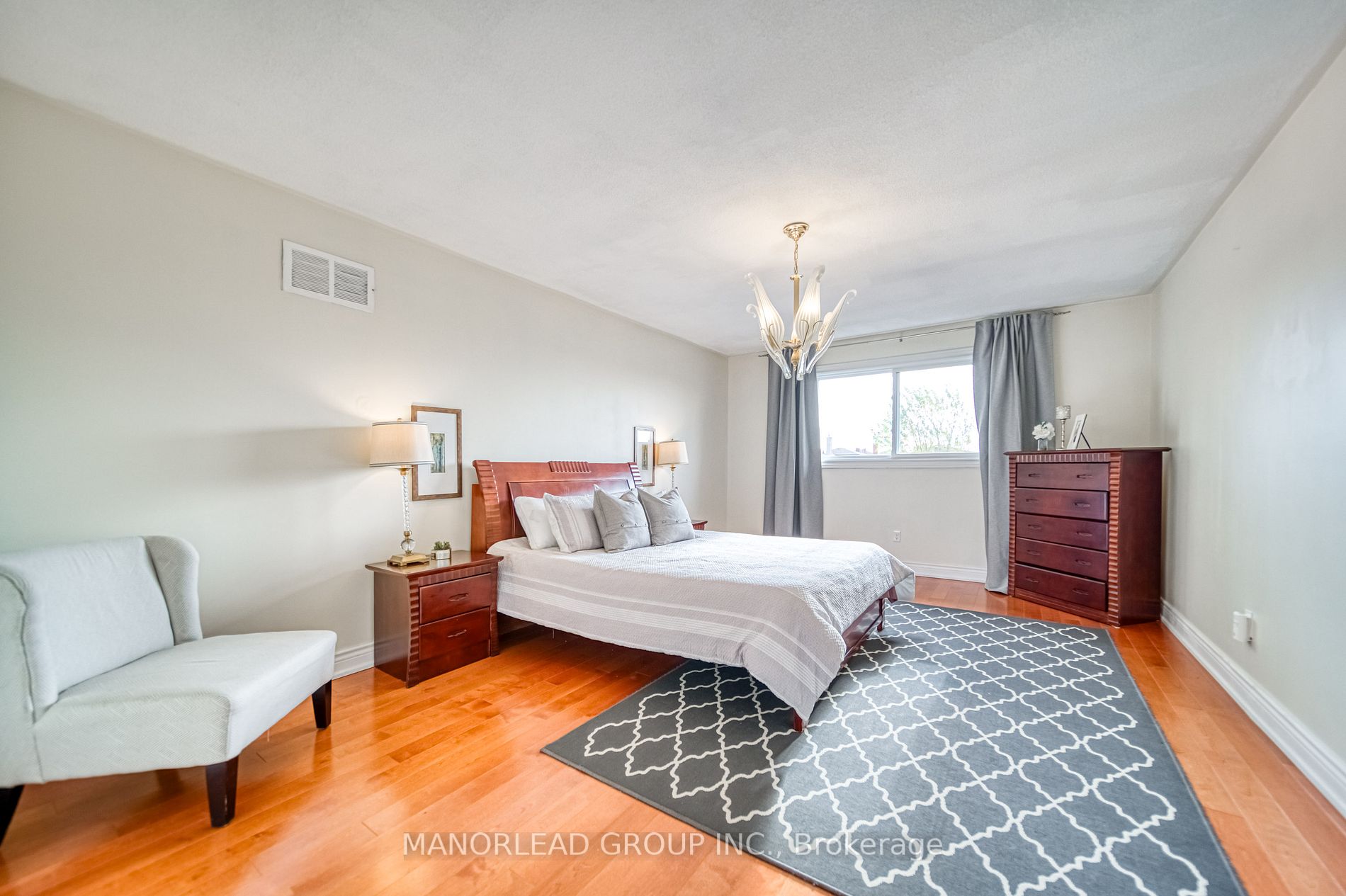 95 Clover Leaf St