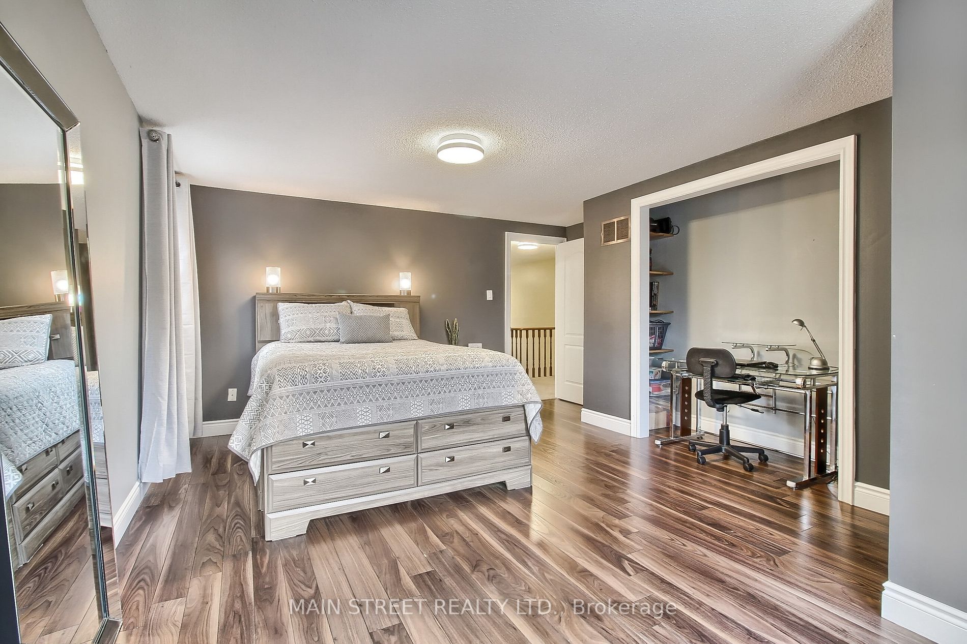 104 Peevers Cres