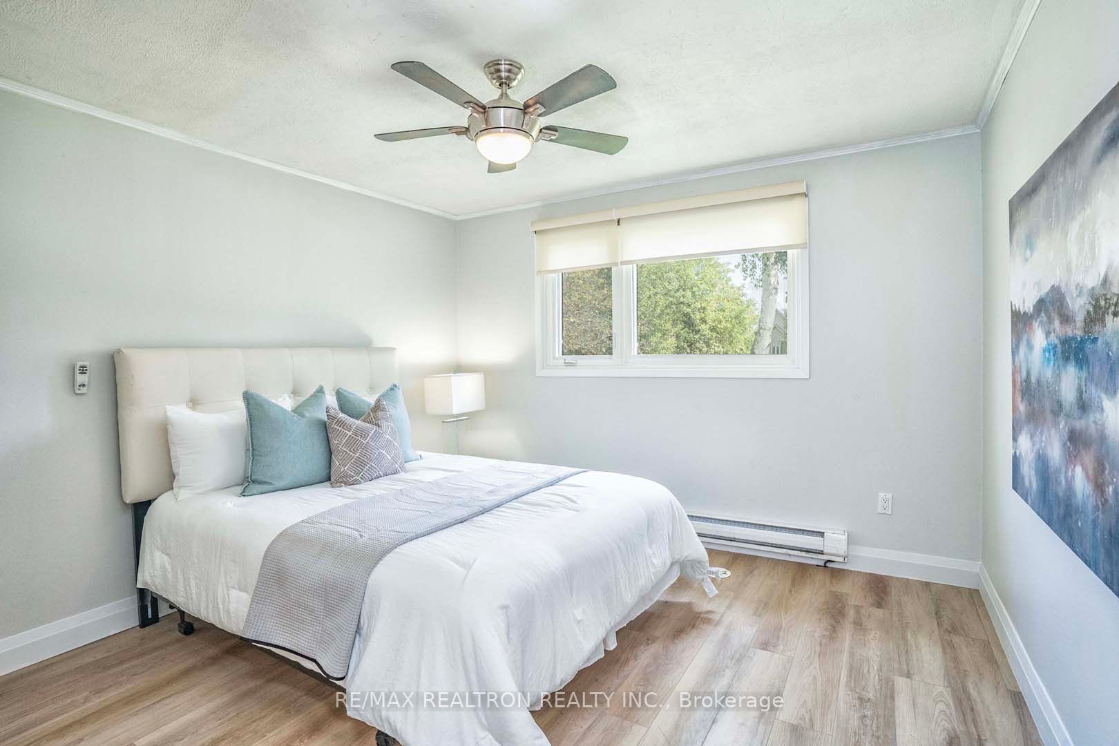 98 Lakeshore Blvd