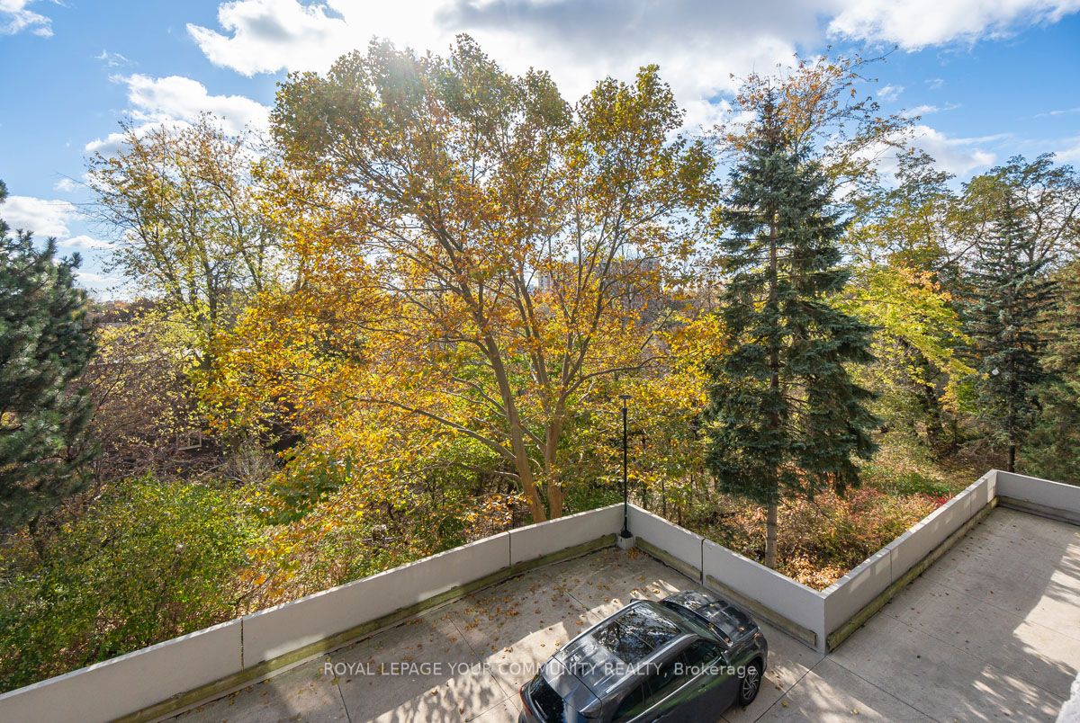 50 Inverlochy Blvd, #309