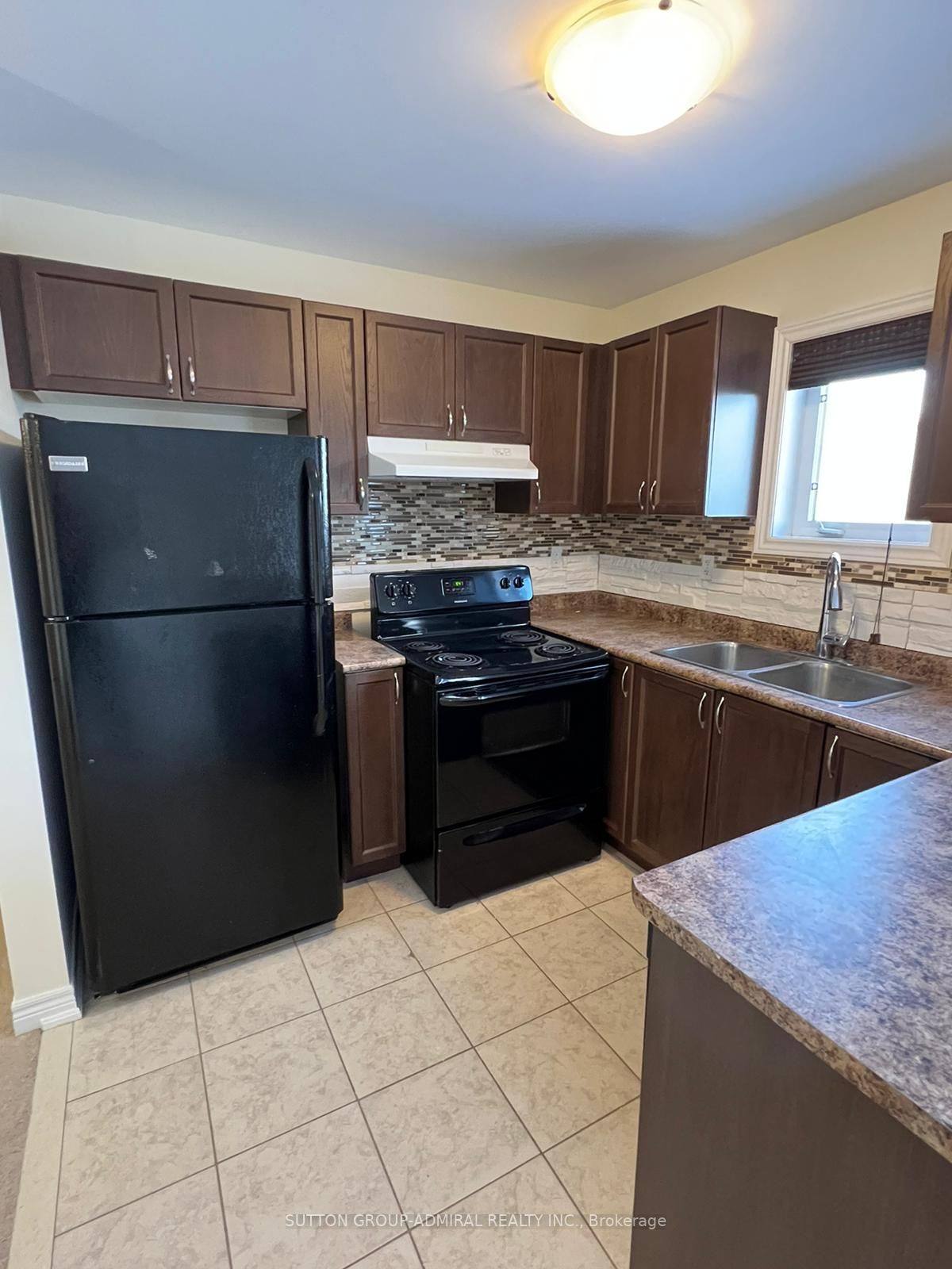 24 Admiral Cres