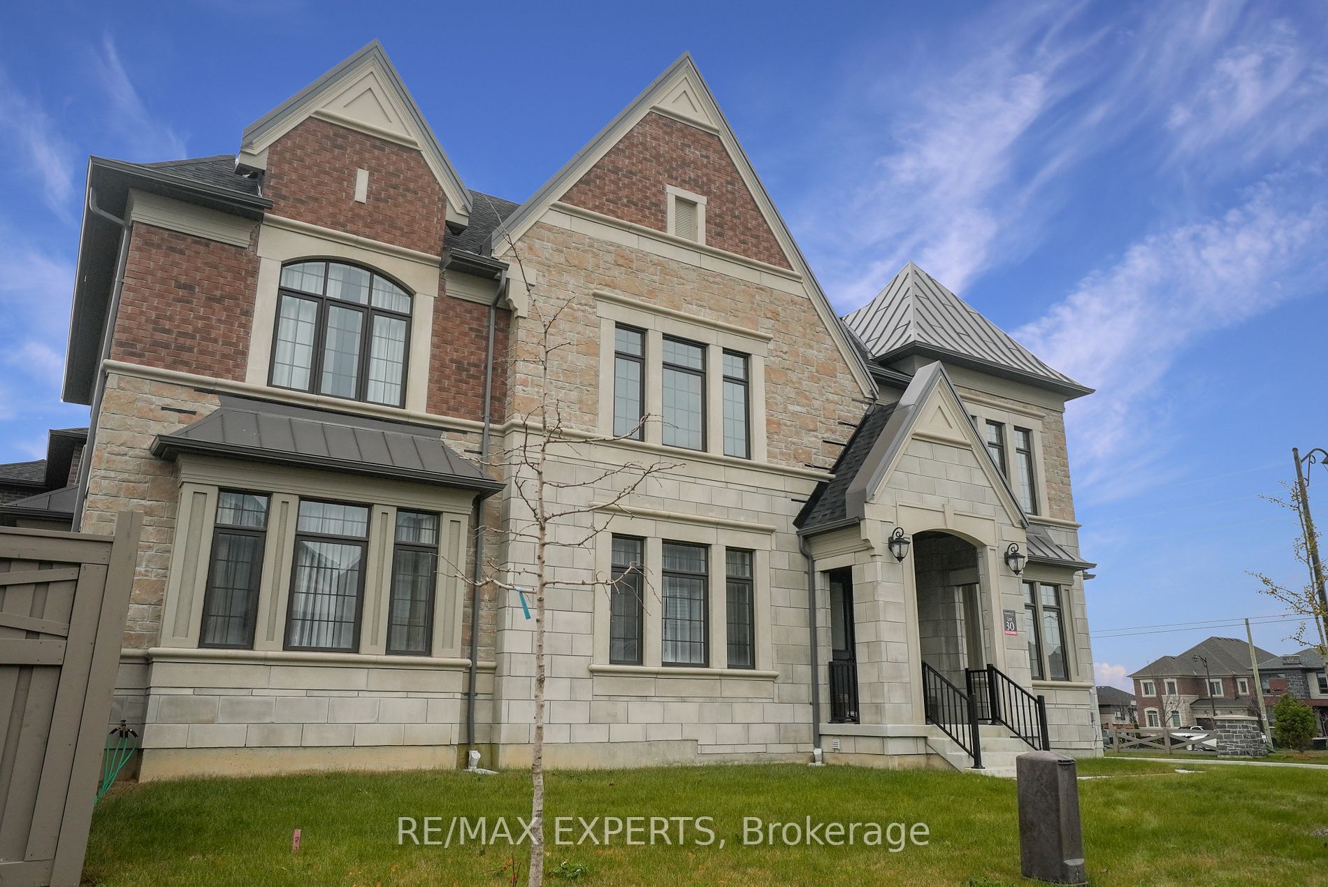 72 Deerhaven Cres
