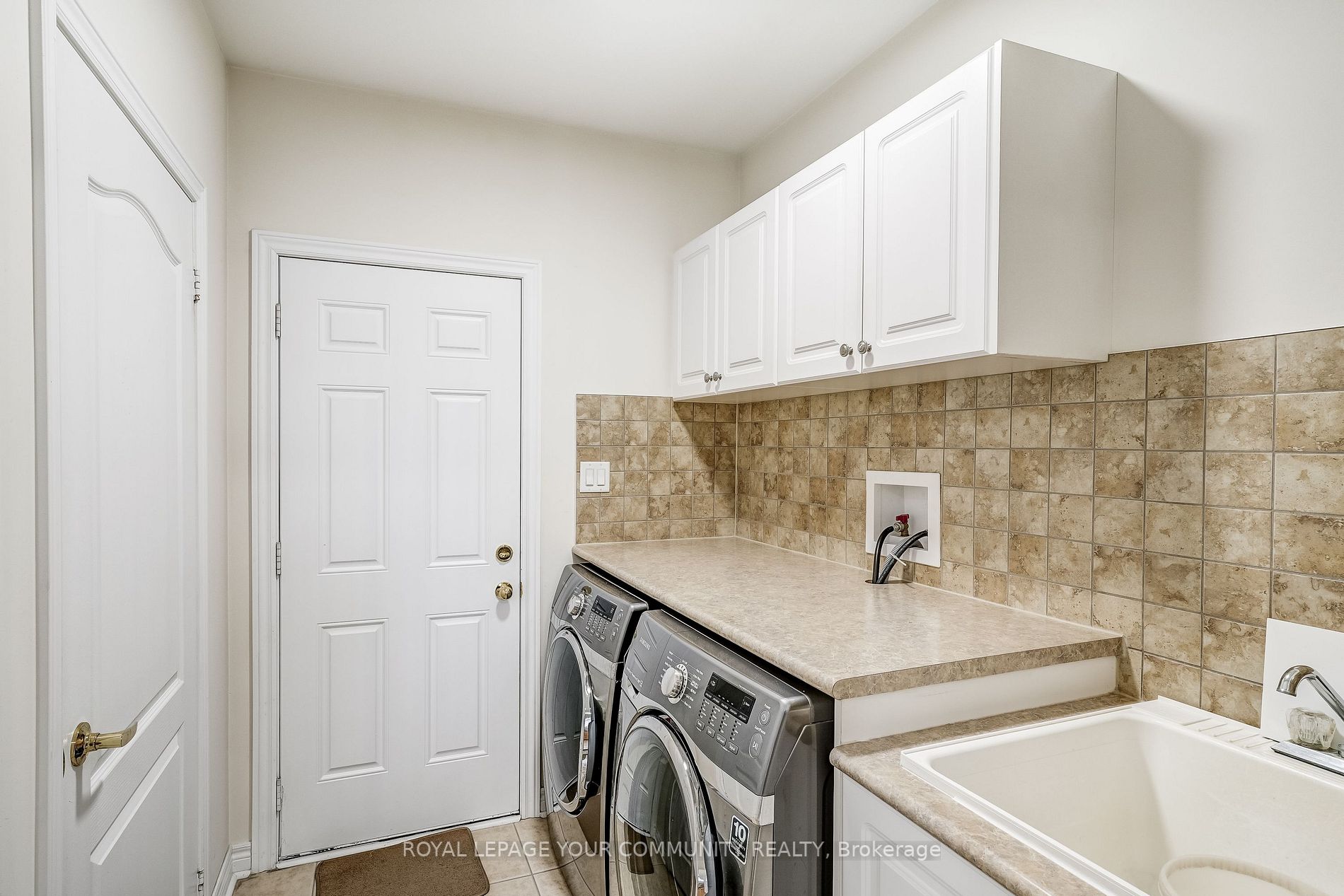 46 Edgehill Ave