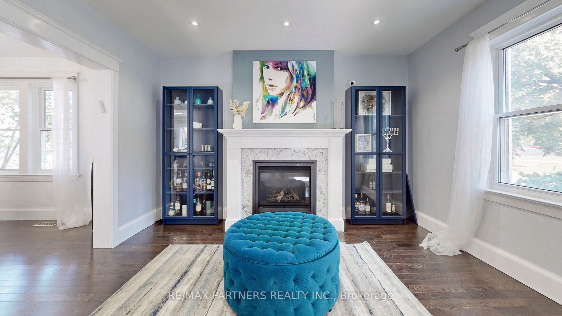 16 Elizabeth St S