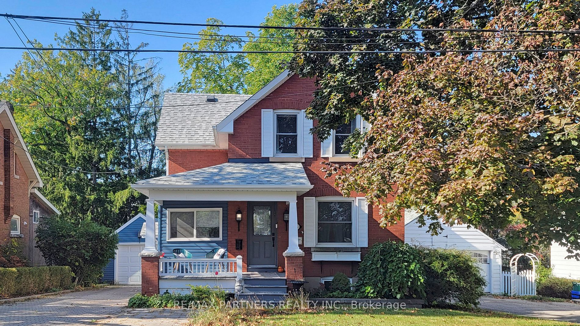 16 Elizabeth St S
