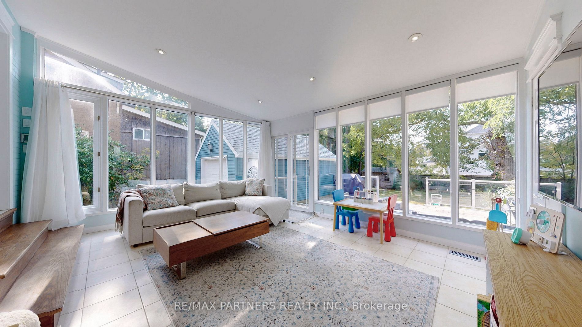 16 Elizabeth St S